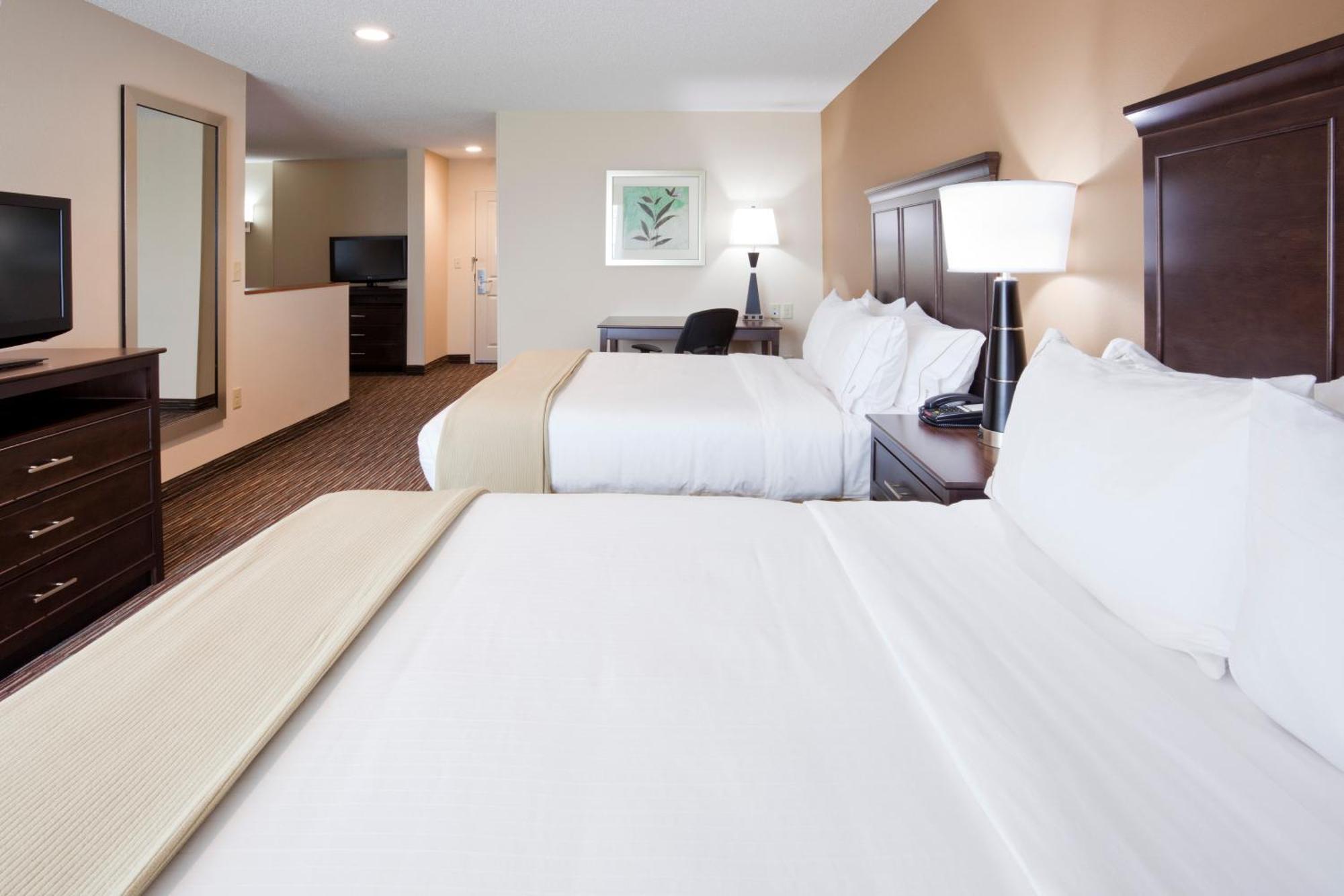 Queen Suite with Two Queen Beds