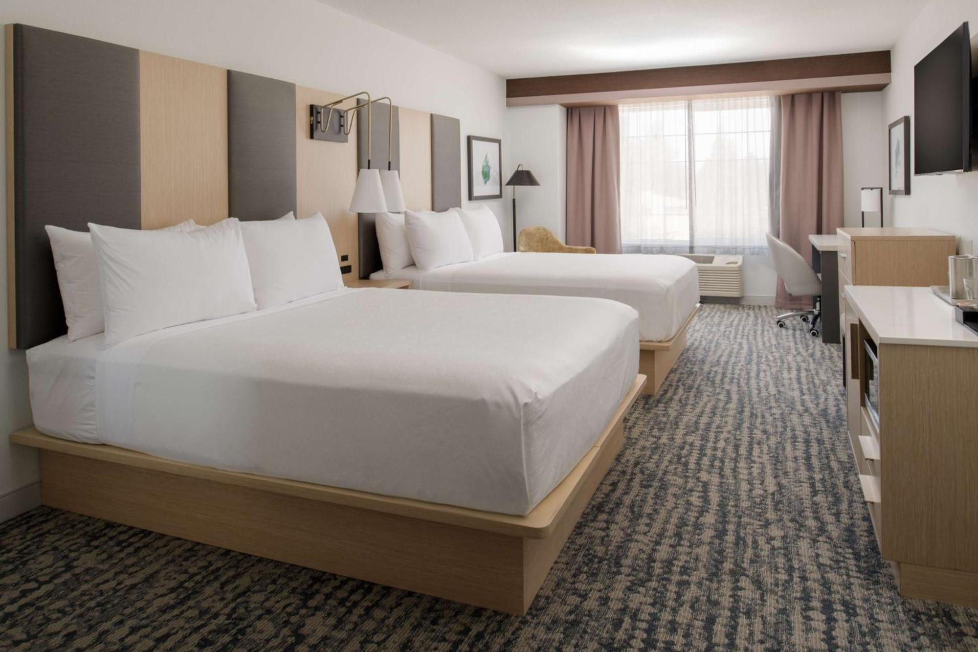 Queen Room with Two Queen Beds and Bath Tub - Mobility Accessible