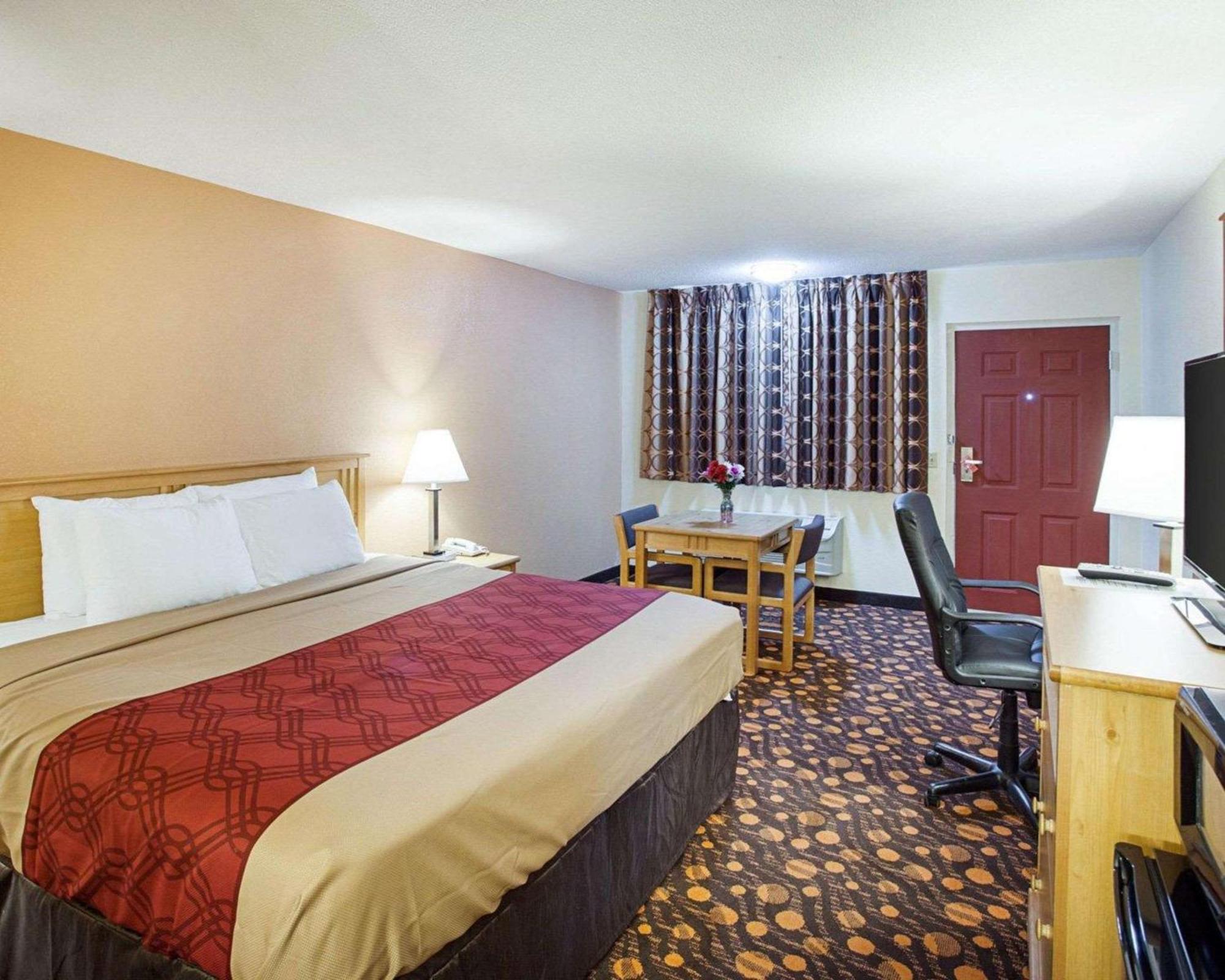 Standard King Room - Non-Smoking