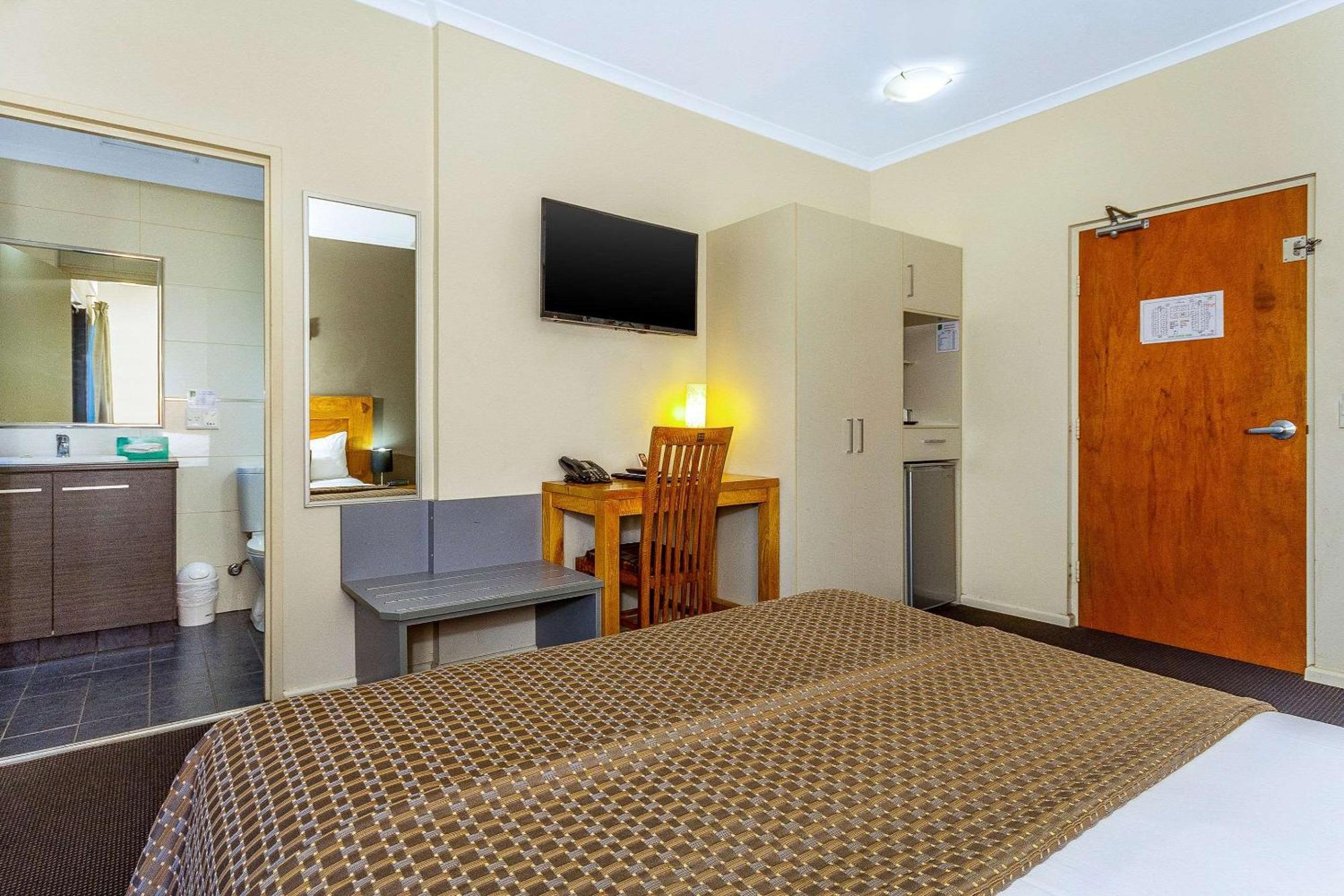 Business Queen Room