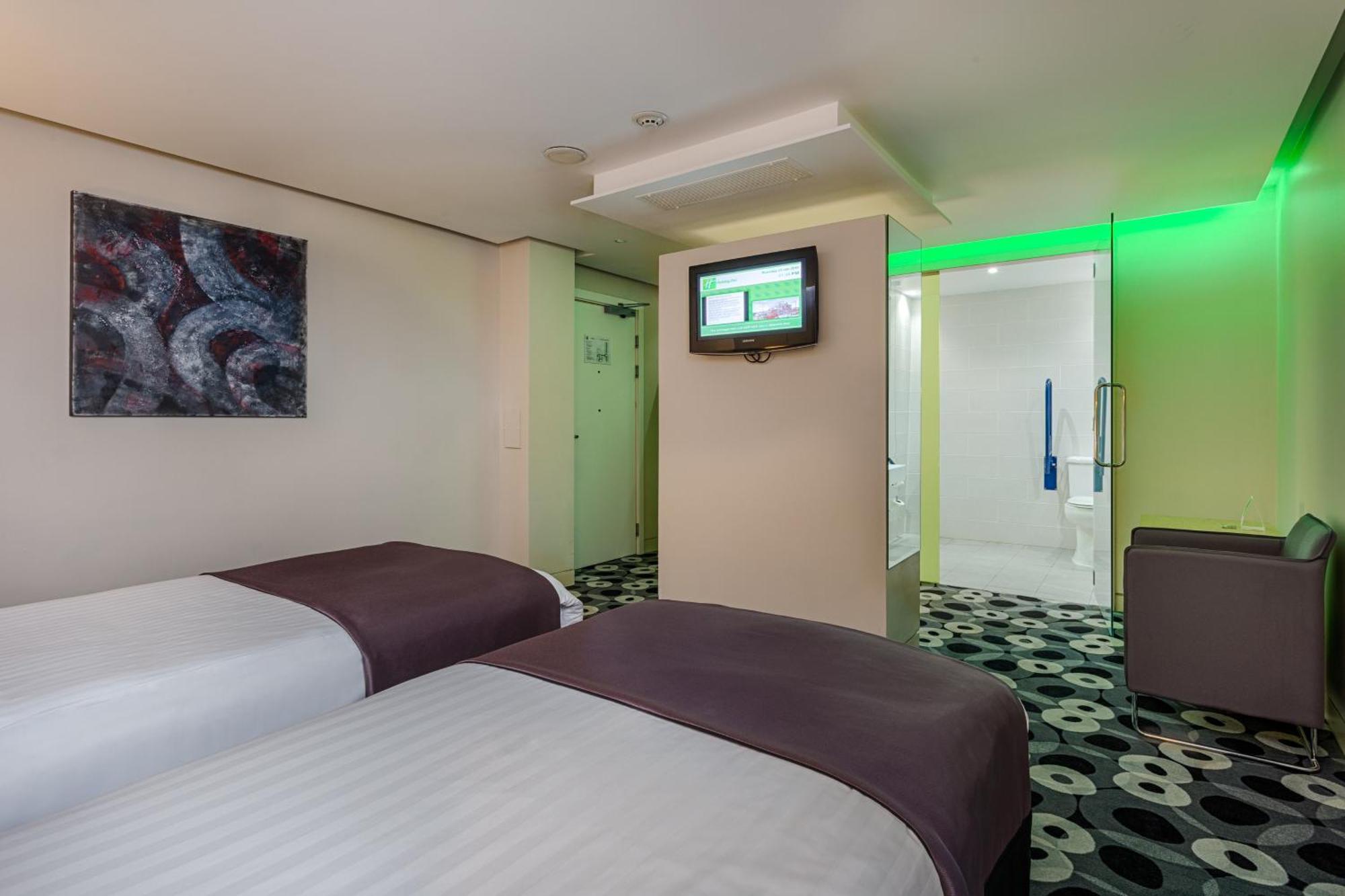 Standard Room with Two Single Beds - Accessible