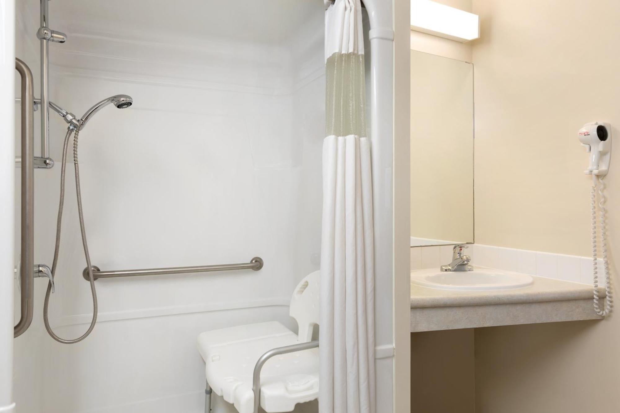 Queen Room with Roll-In Shower - Mobility Accessible/Non-Smoking