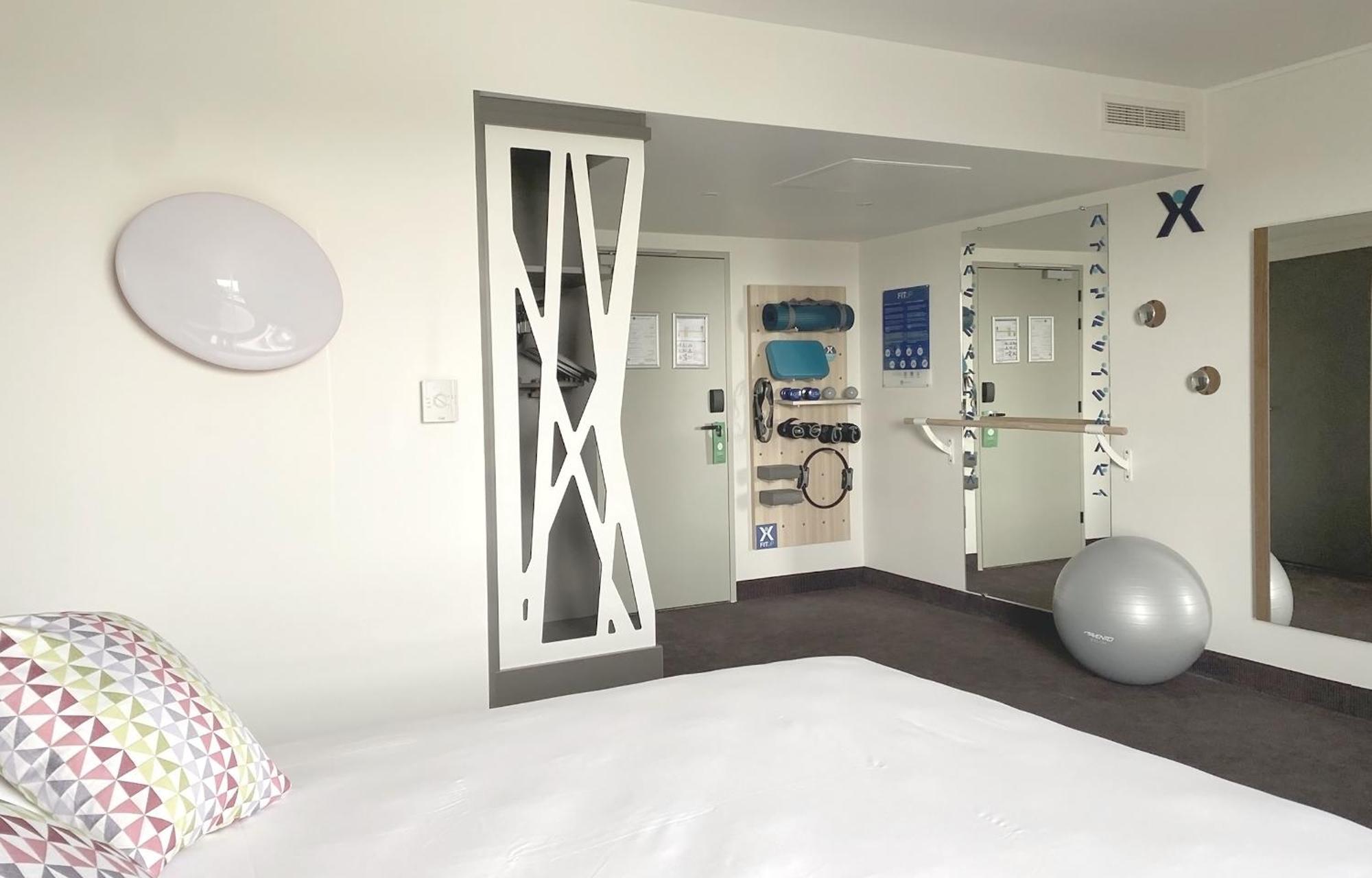 1 Double Bed - FitUP Room