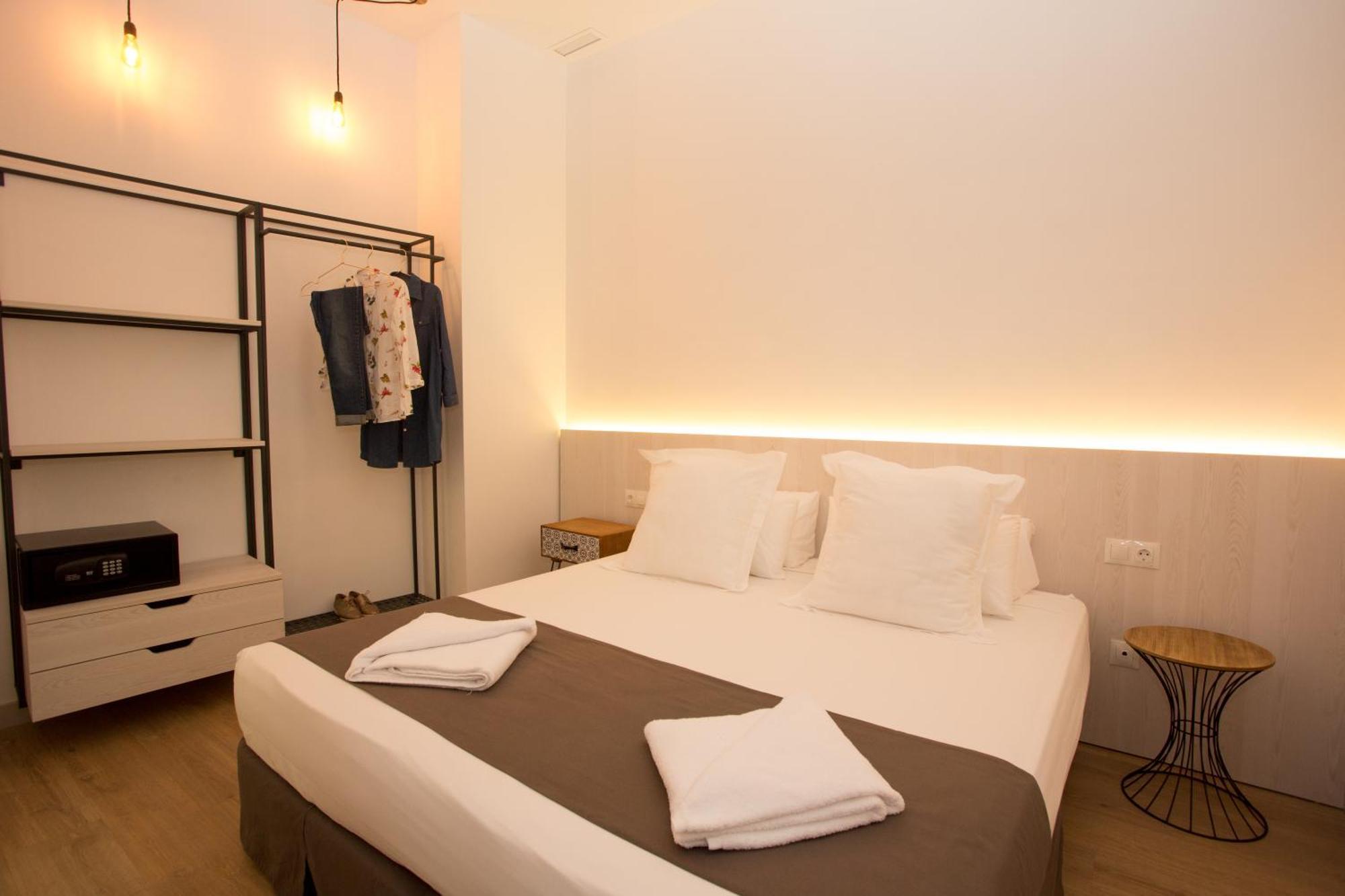 One-Bedroom Apartment Shower