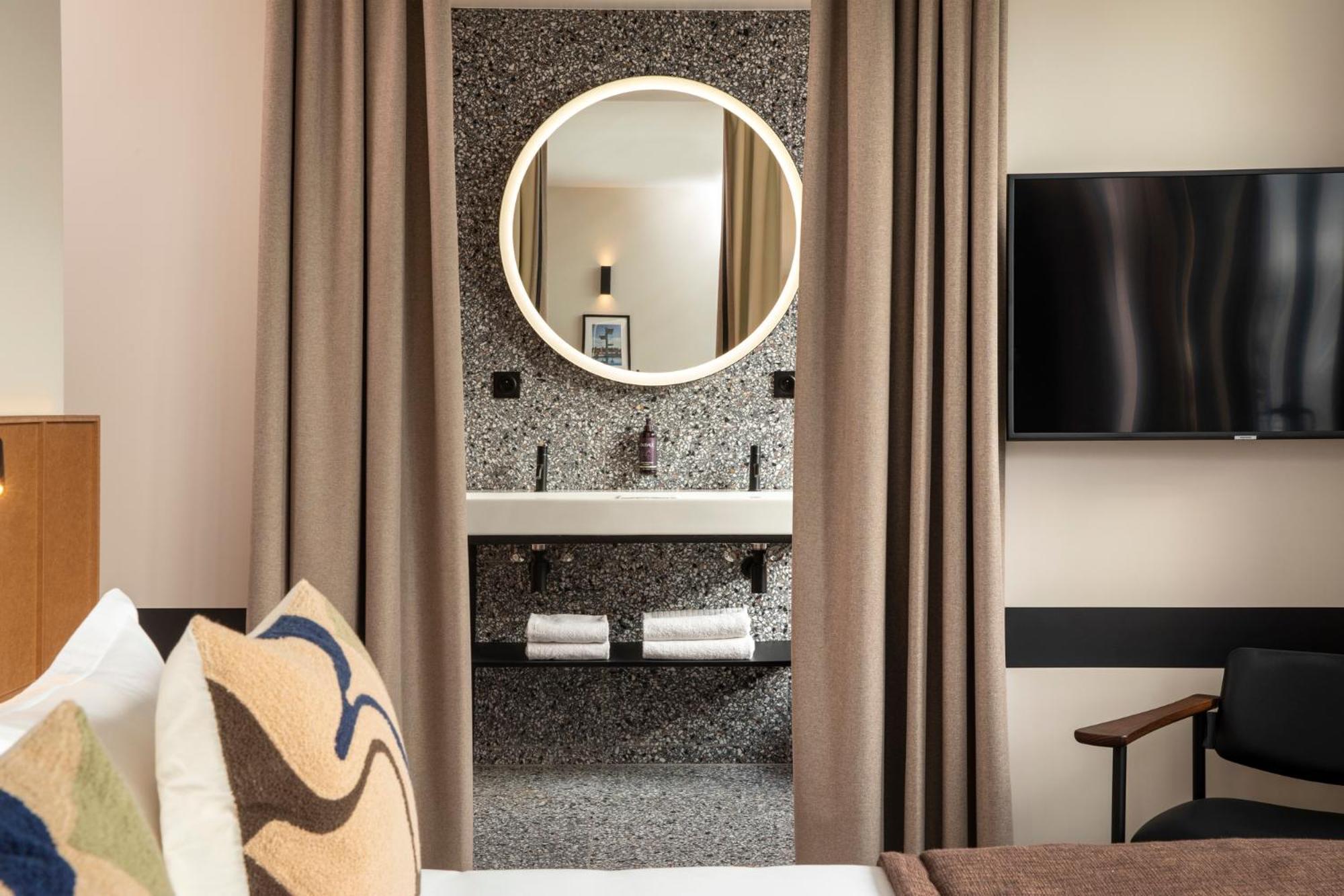 Suite with Hot Tub