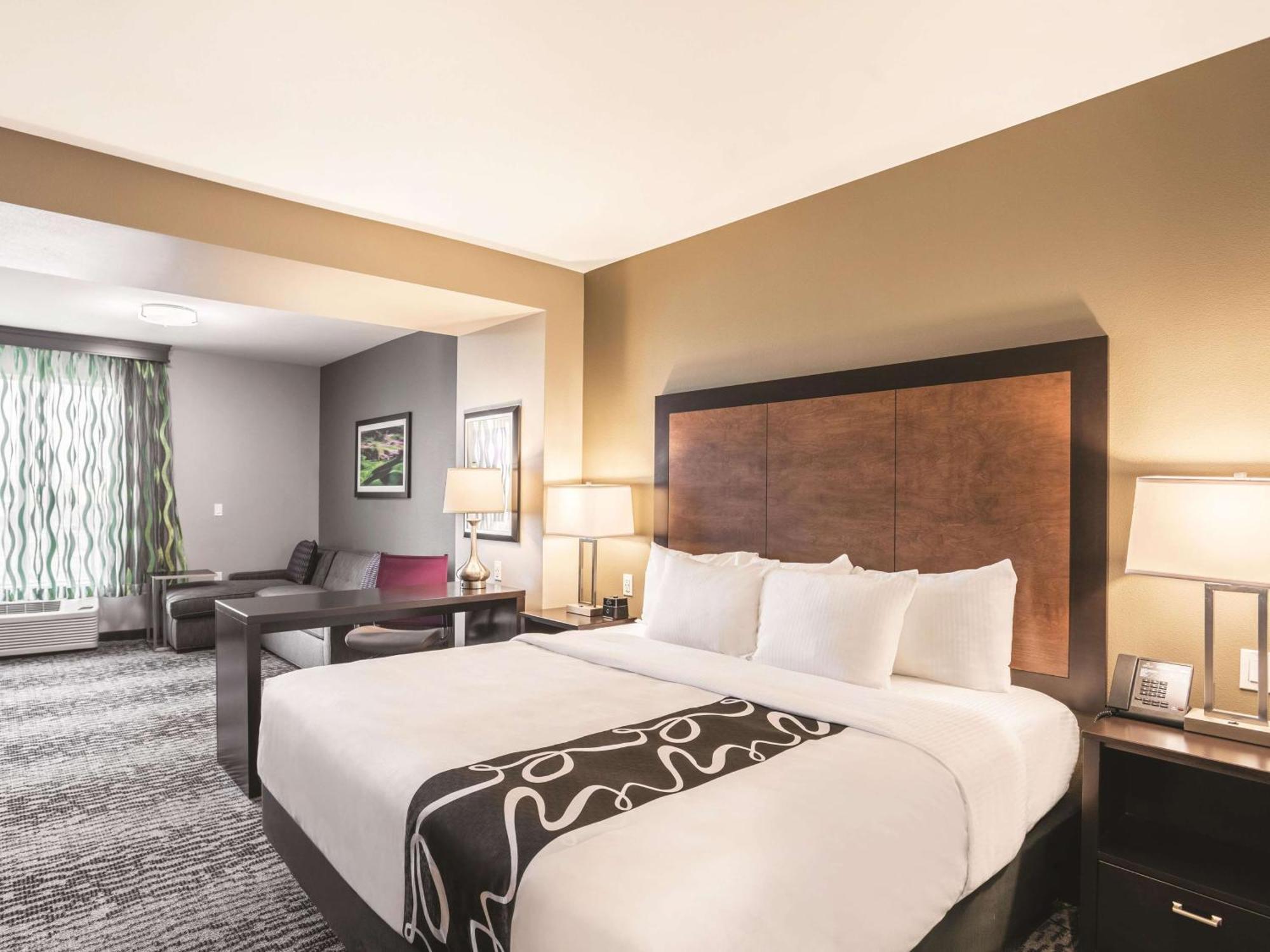 Executive King Room with Sofa Bed/Non-Smoking