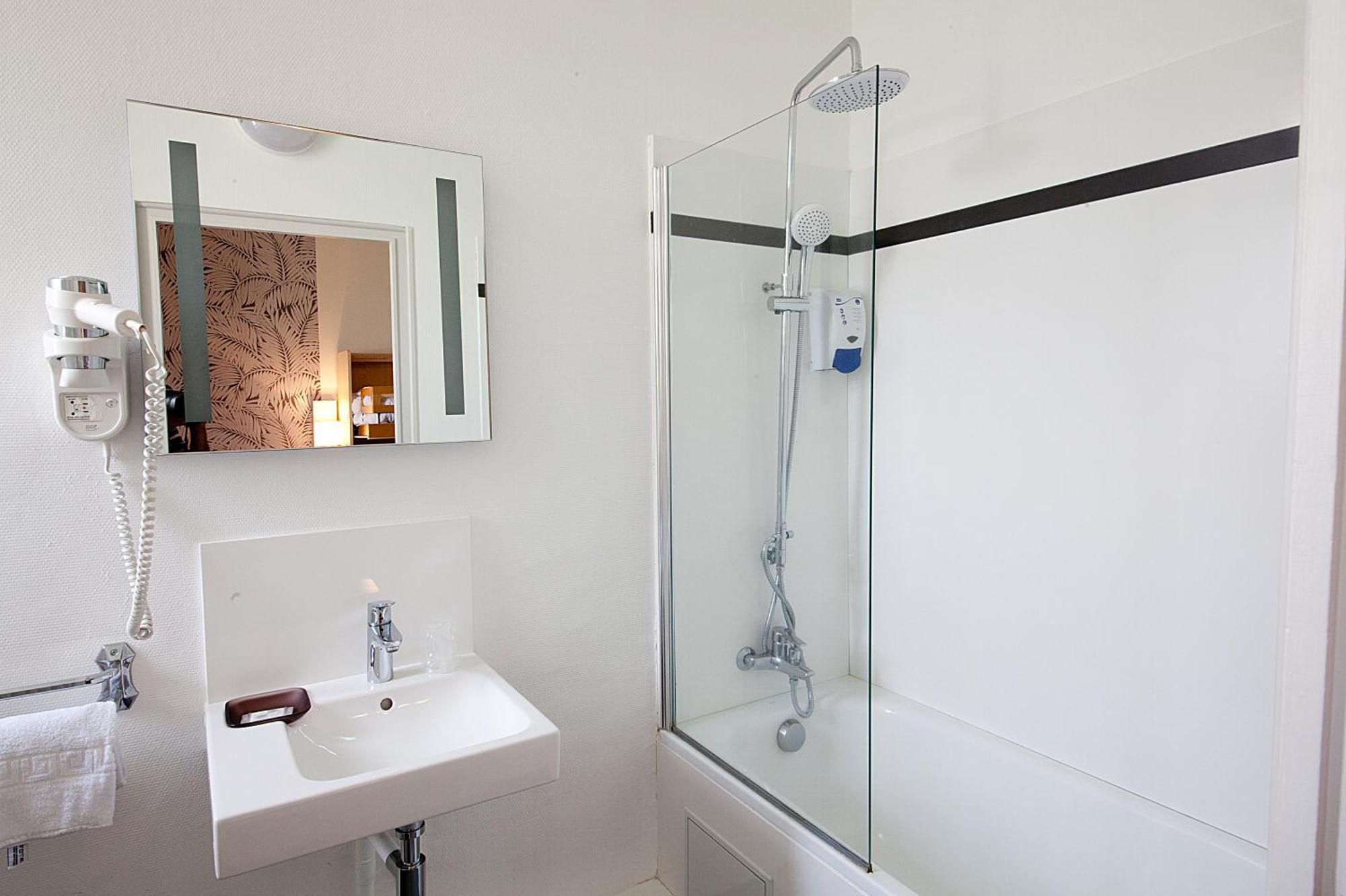 Twin Room,1674696911:JPEG
