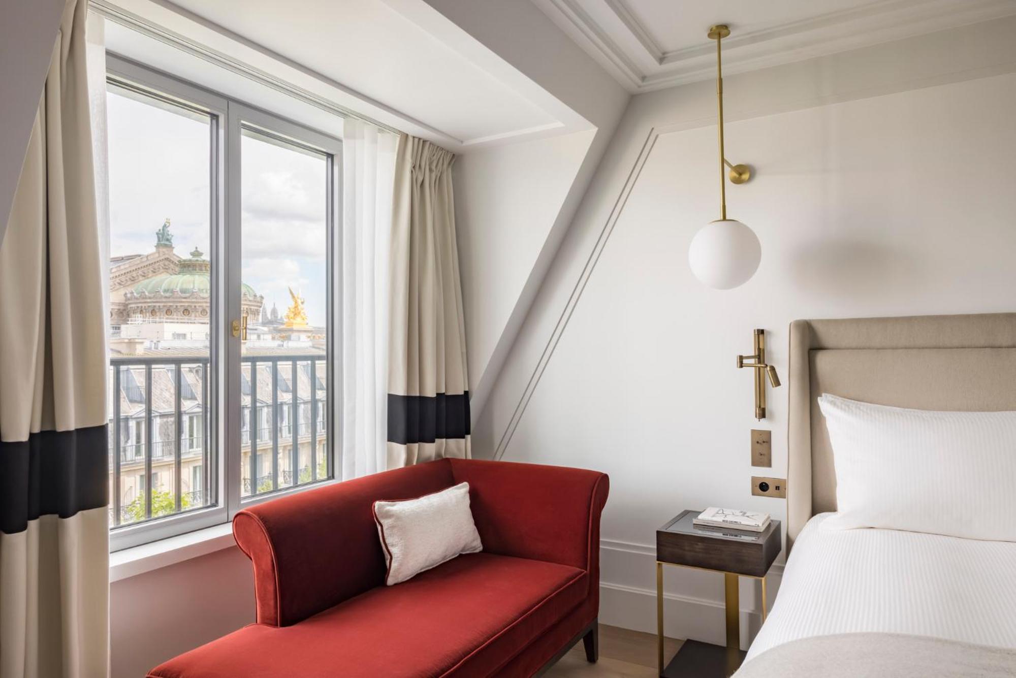 Premium King Room Balcony Opera View
