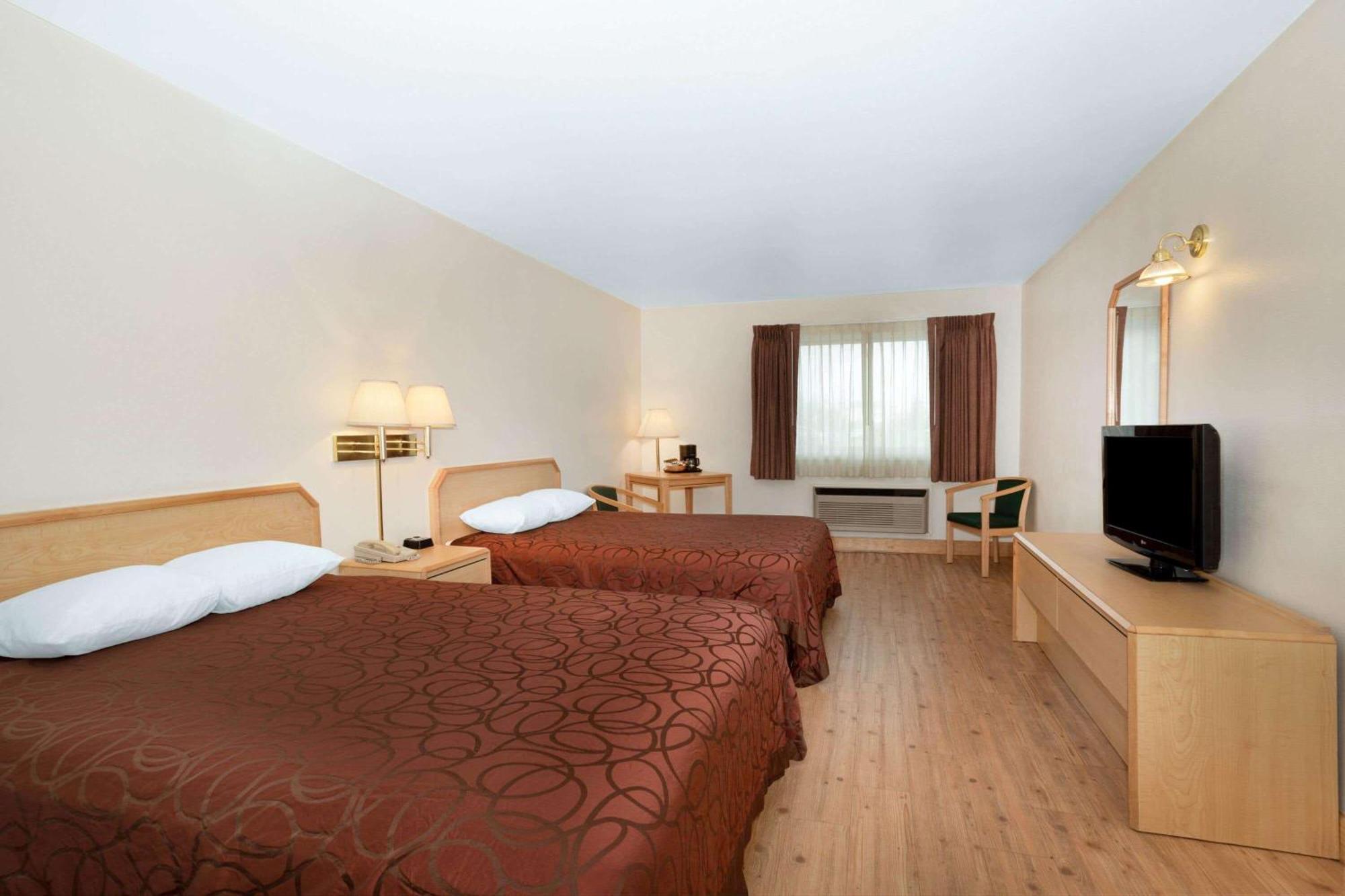Queen Room with Two Queen Beds - Mobility Access/Non-Smoking