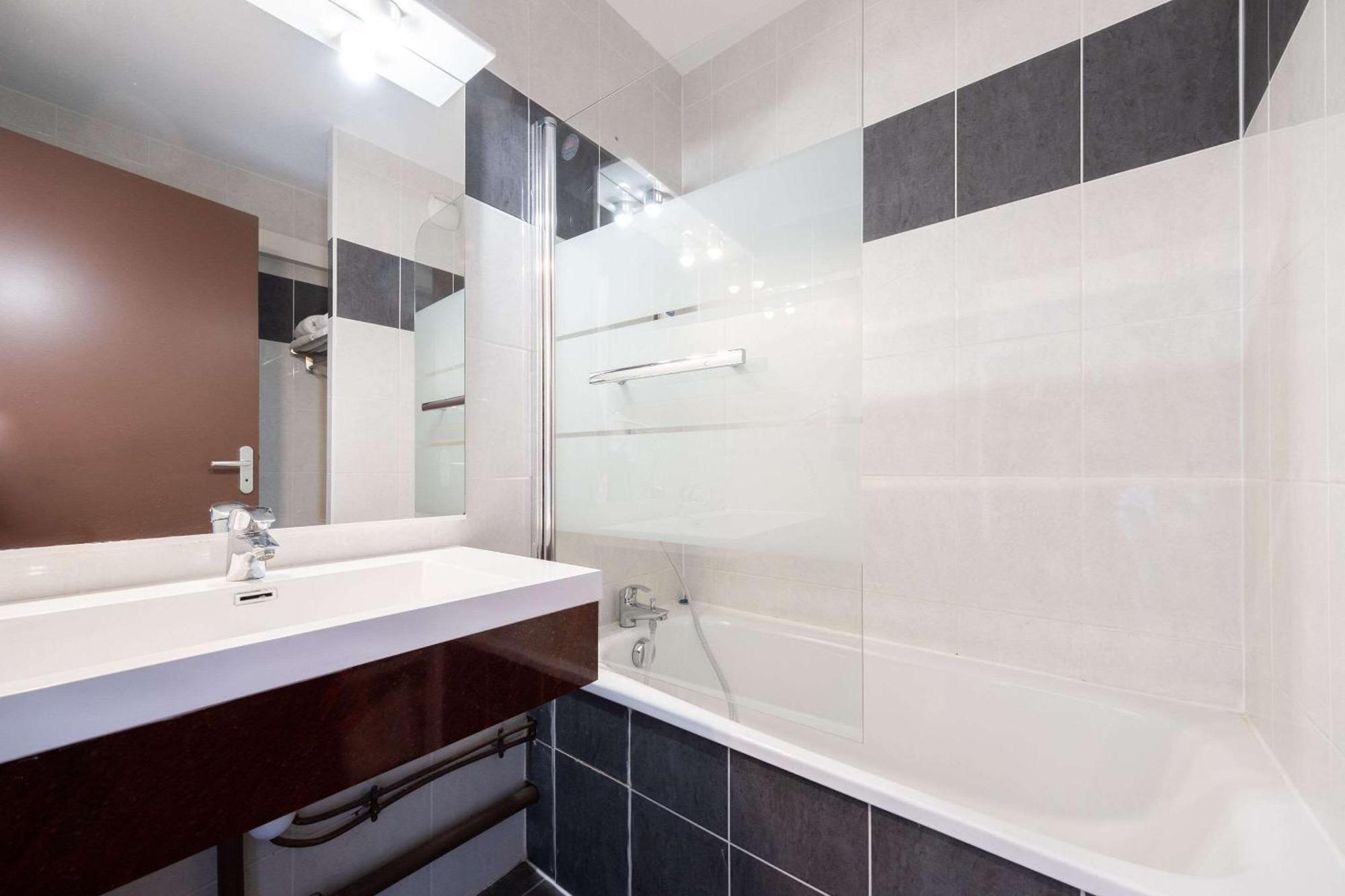 Standard Double Room with One Double Bed and Two Single Beds