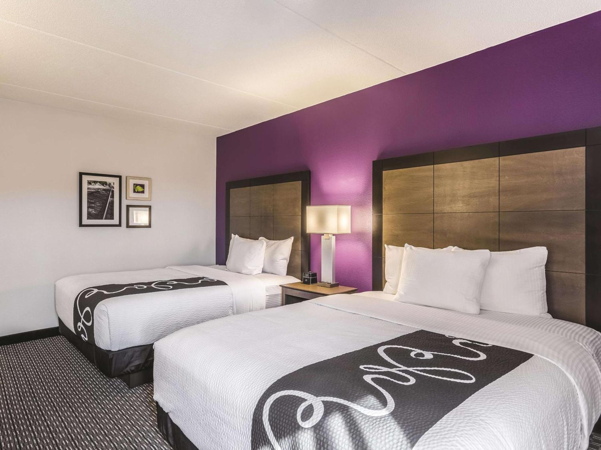 Deluxe Queen Room with Two Queen Beds - Non-Smoking