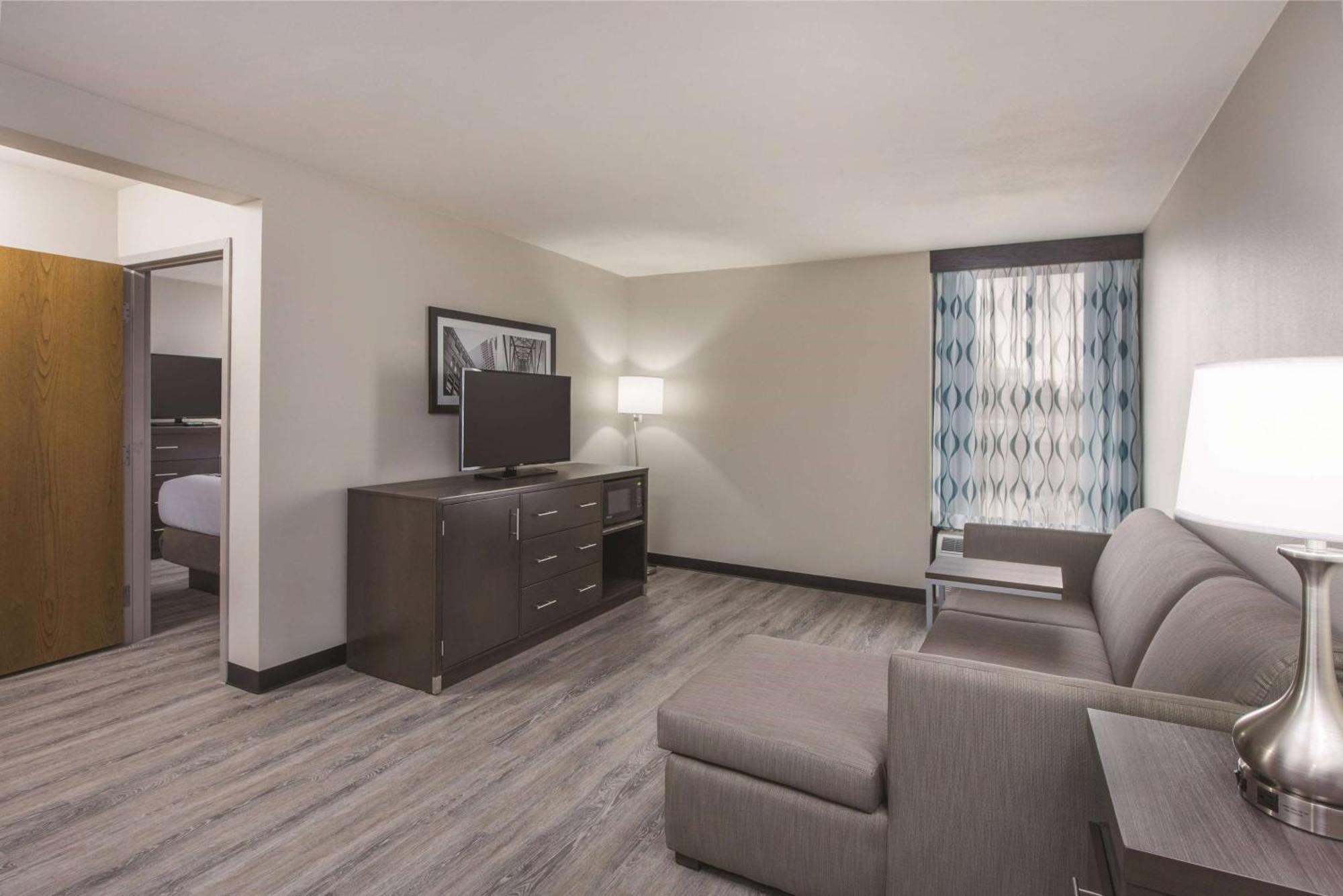 One-Bedroom King Suite Non-Smoking