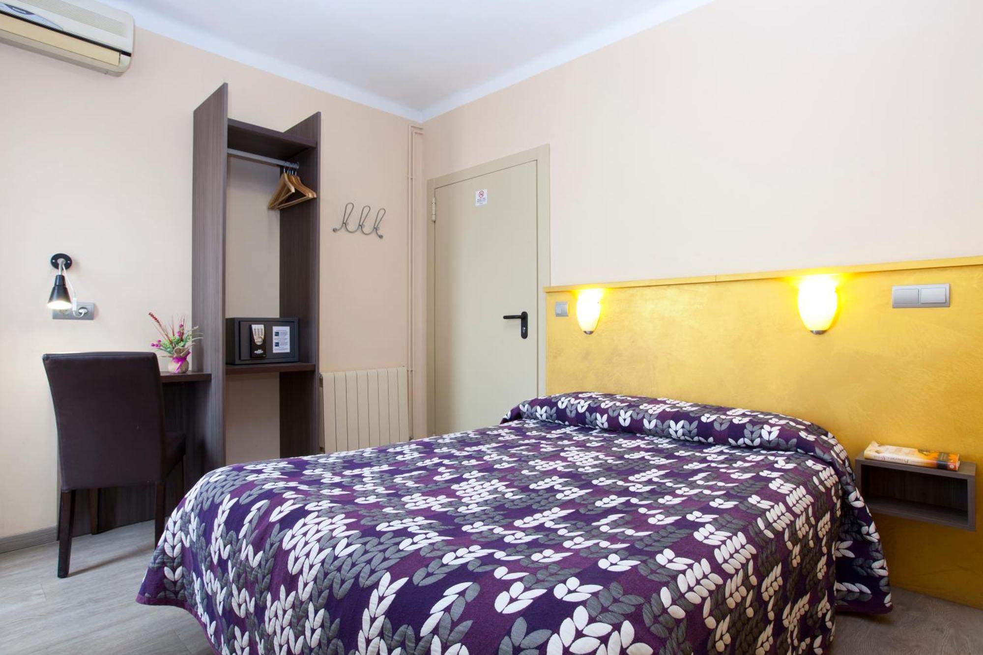Double or Twin Room Private Bathroom