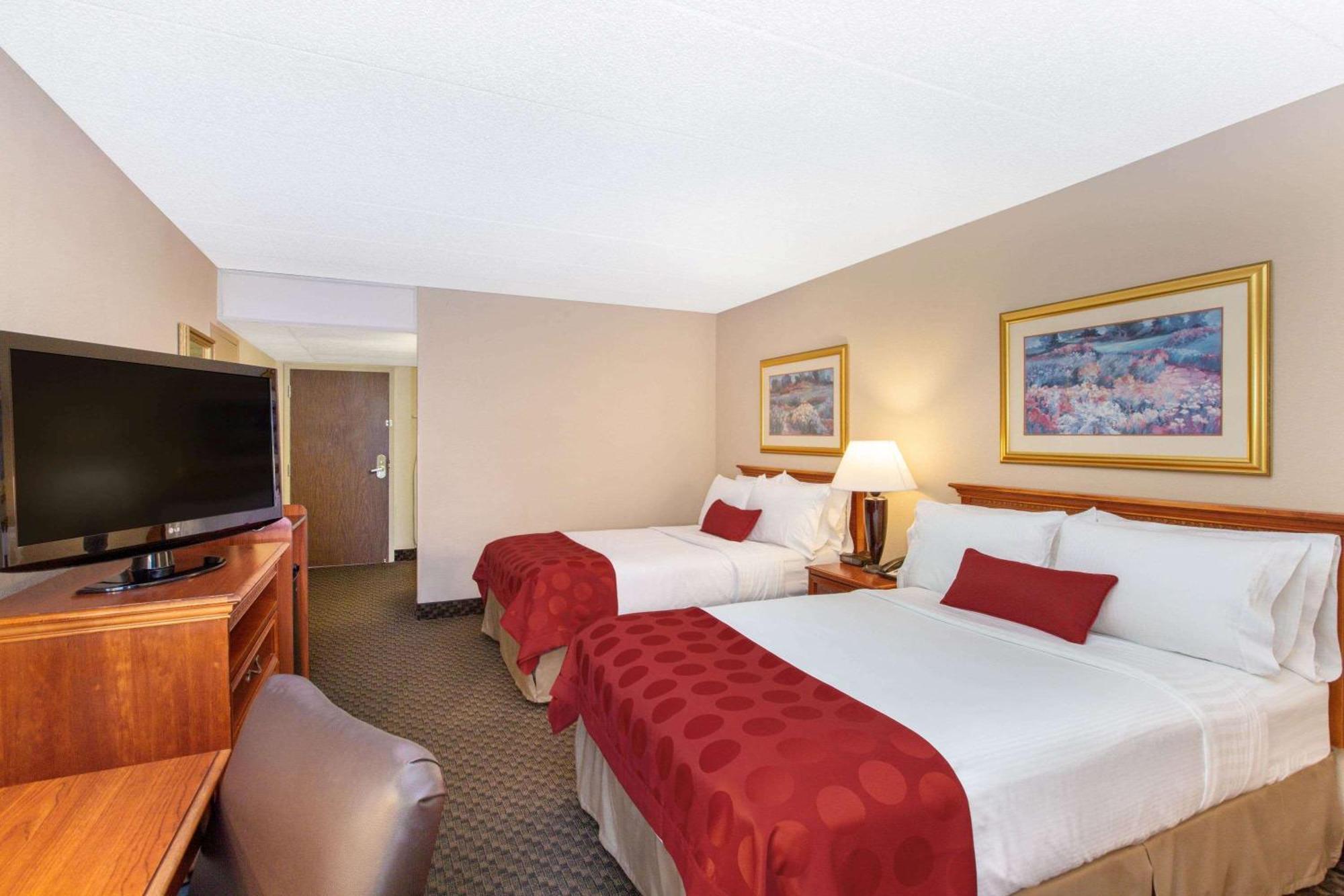 2 Double Beds, Pool View, Second Floor, Non-Smoking