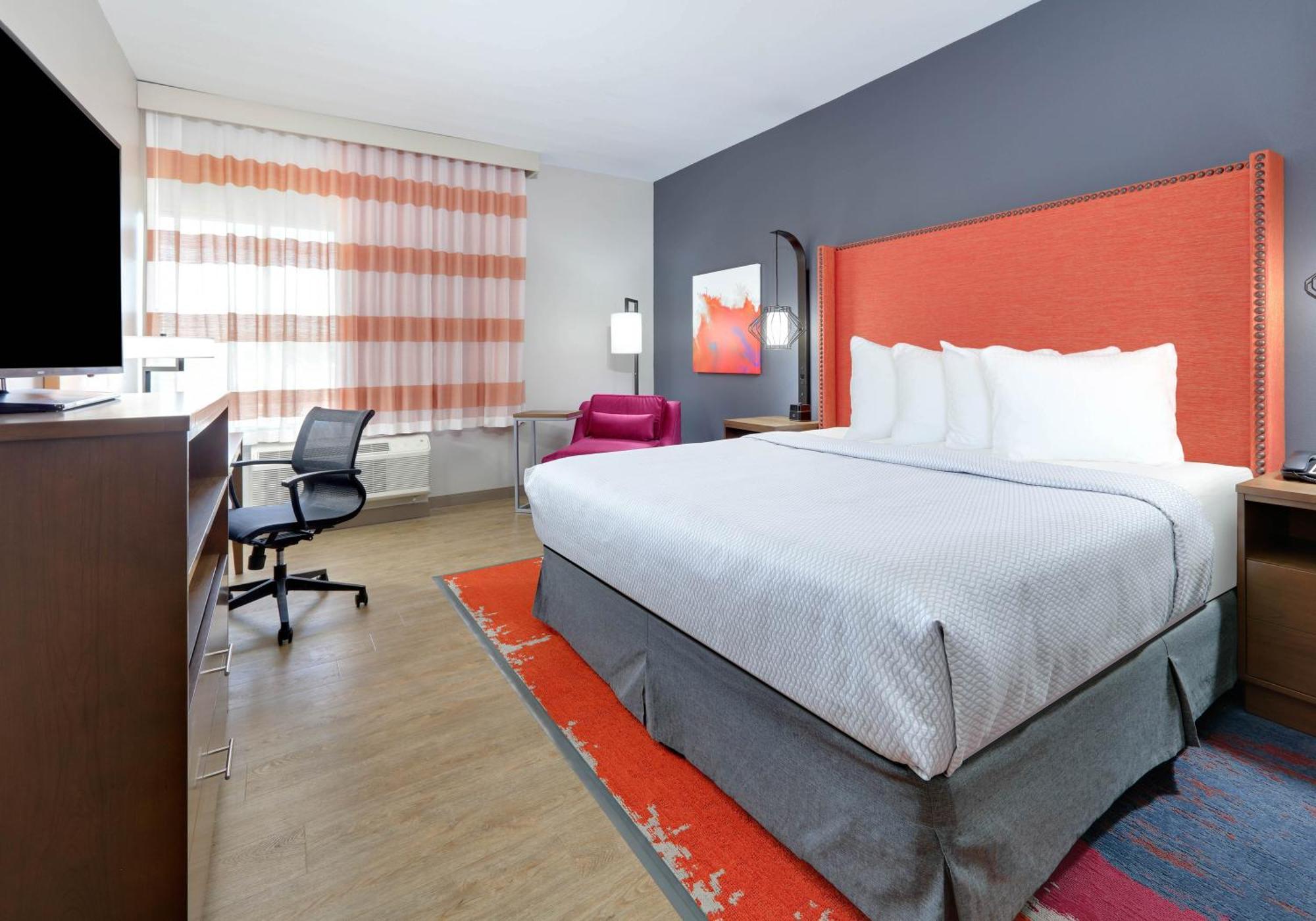 Deluxe King Room