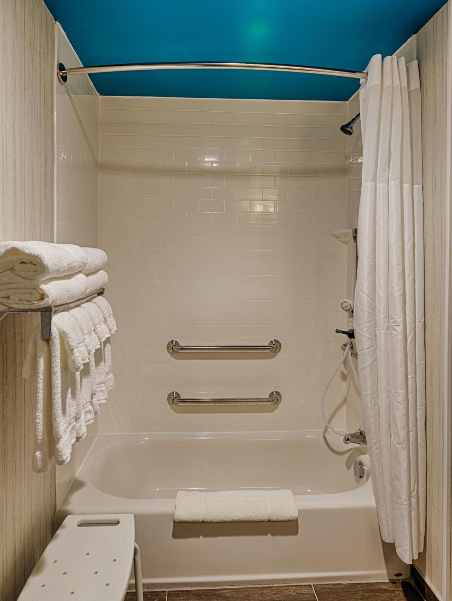 King Room - Hearing Accessible/Non-Smoking