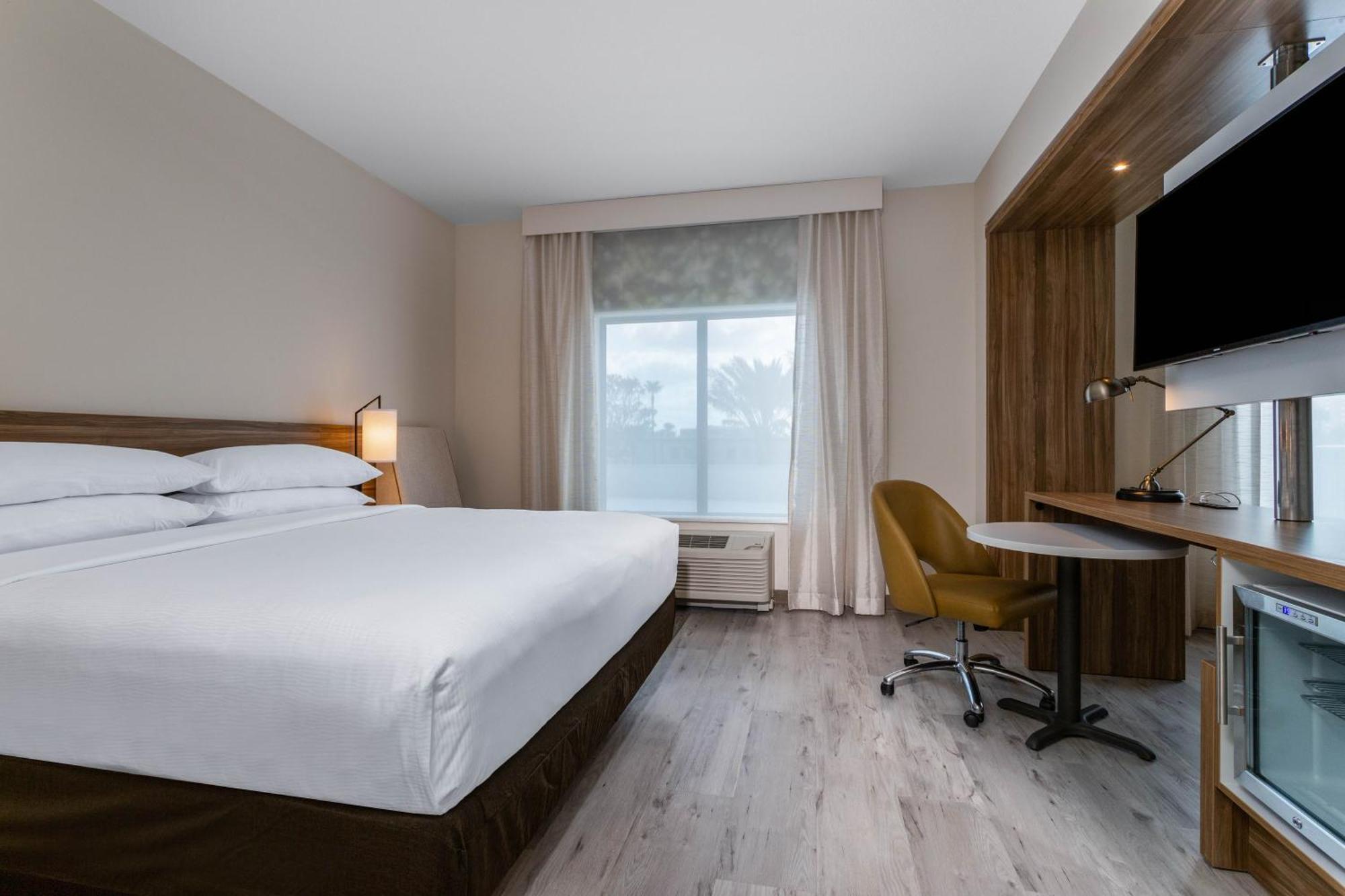 King Suite Sofa Bed No Resort Fee,1285236082:JPEG