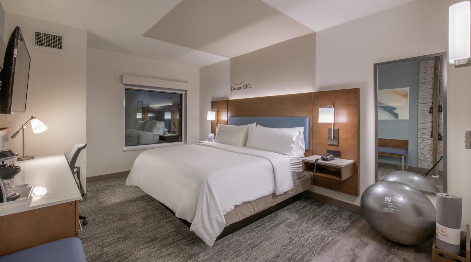 Standard King Room with Mobility Accessible Tub