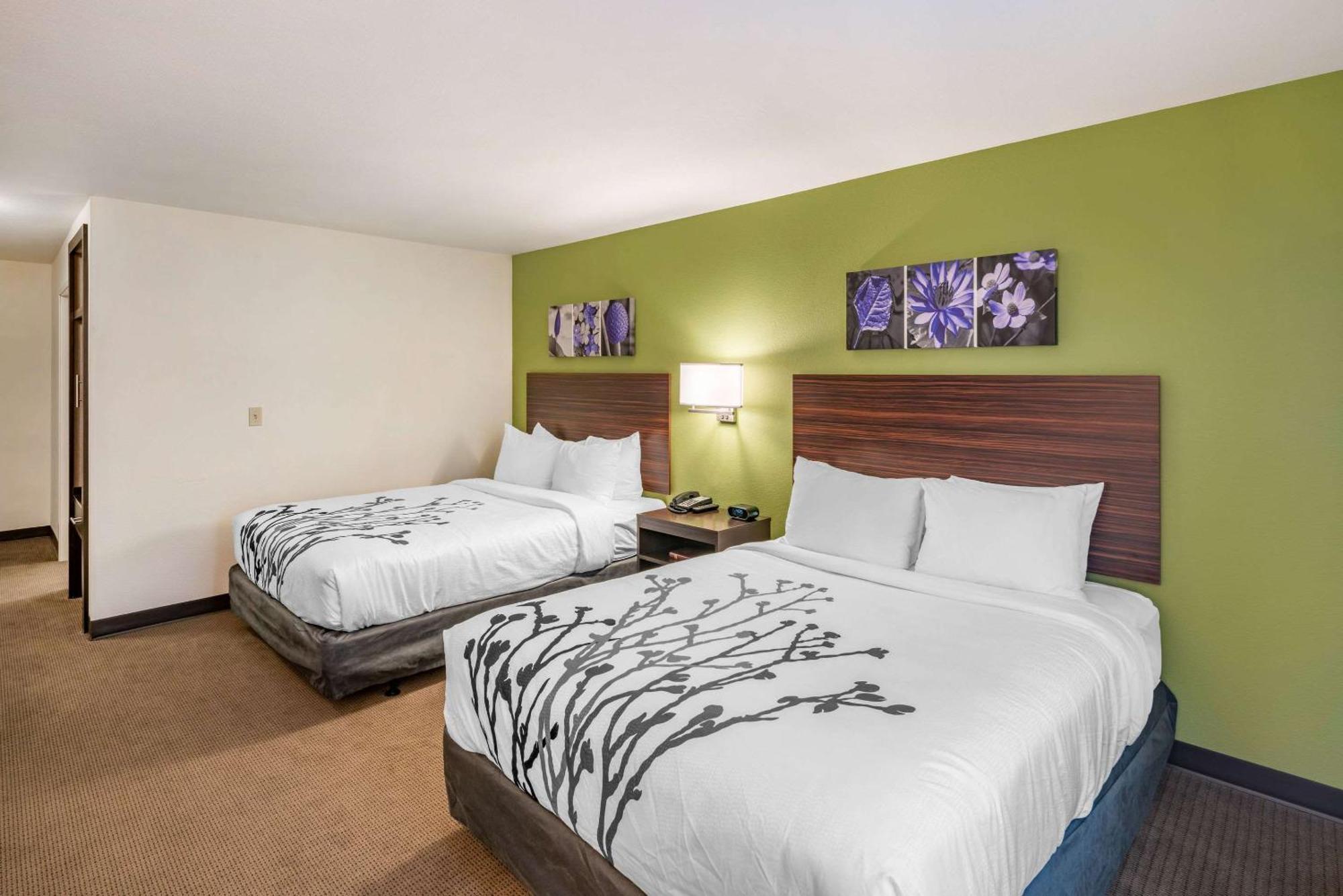 Queen Room with Two Queen Beds - Non-Smoking