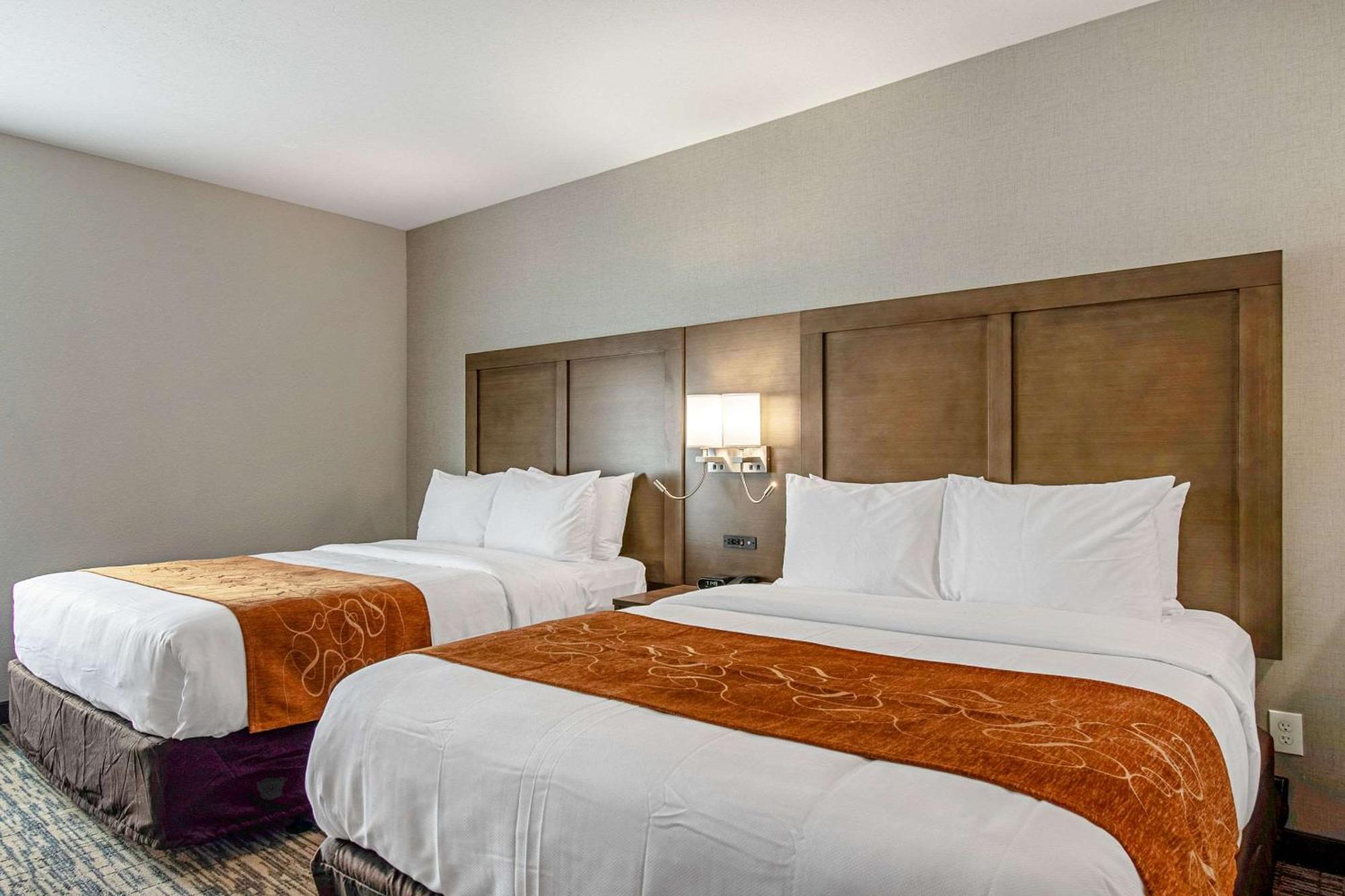 Queen Suite with Two Queen Beds - Accessible/Non-Smoking