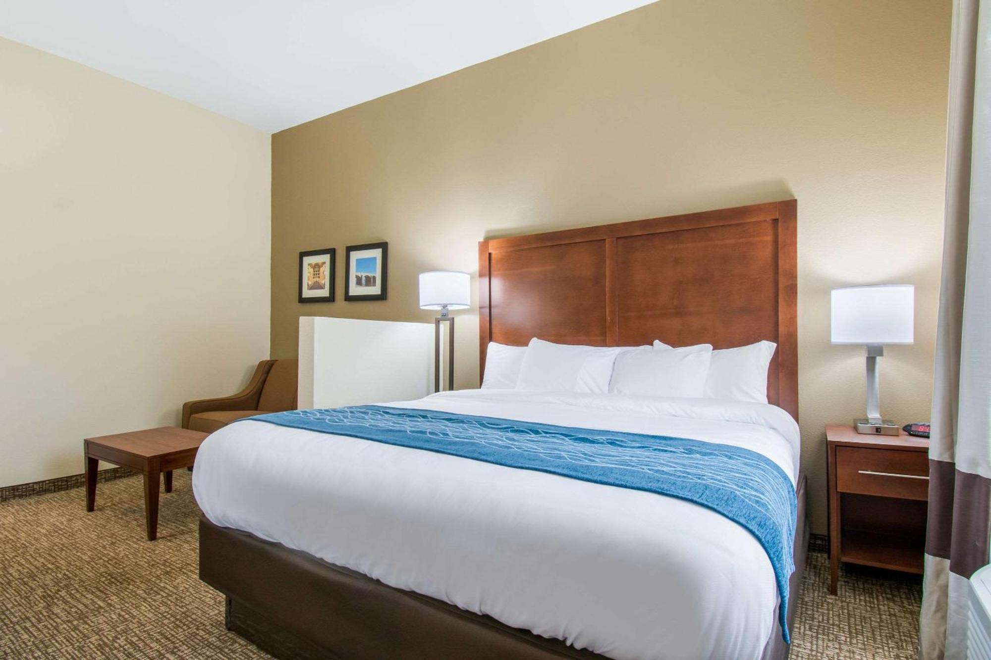 Efficiency King Room - Accessible/Non-Smoking