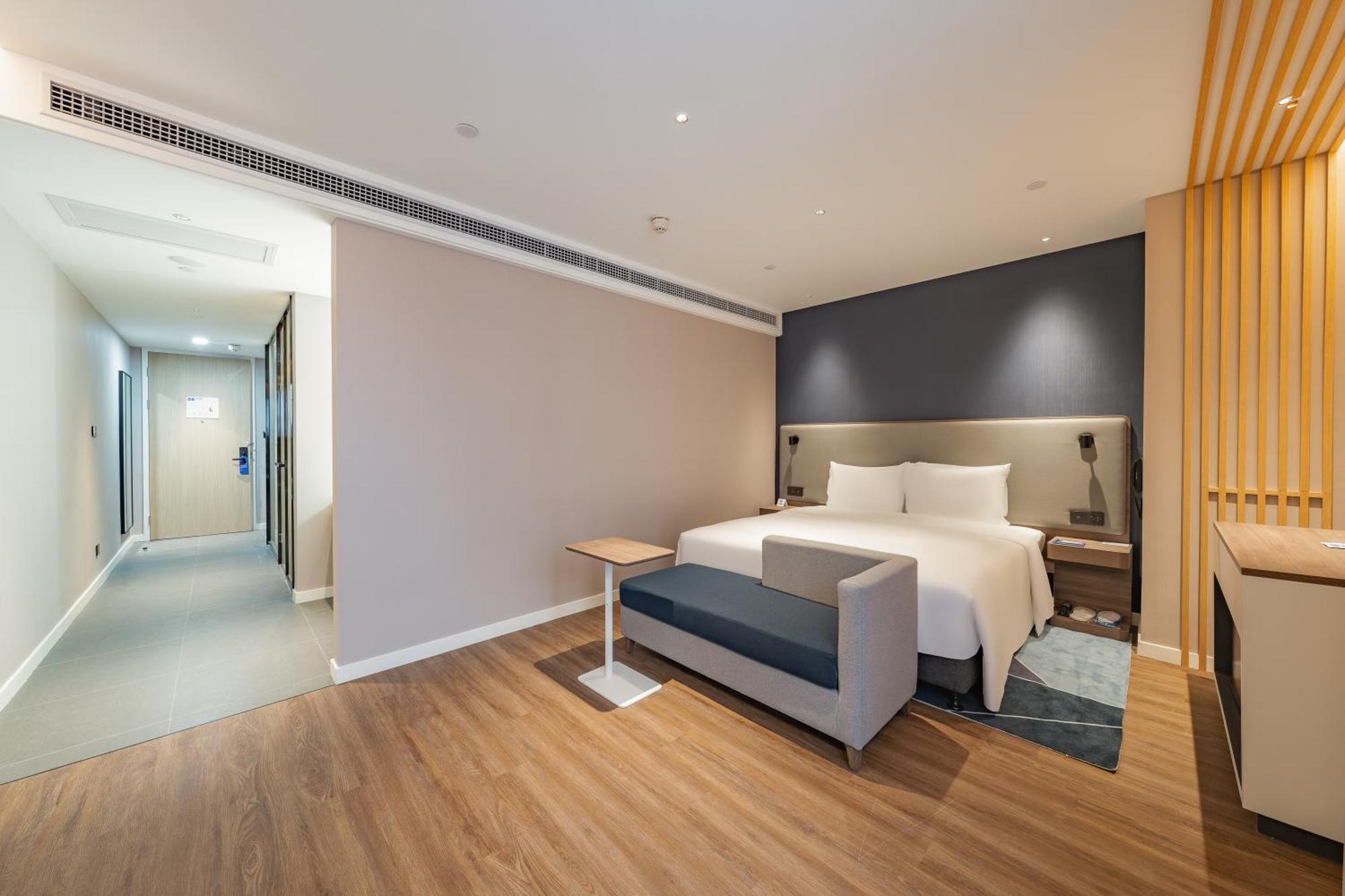 Standard King Room Extra Floor Space