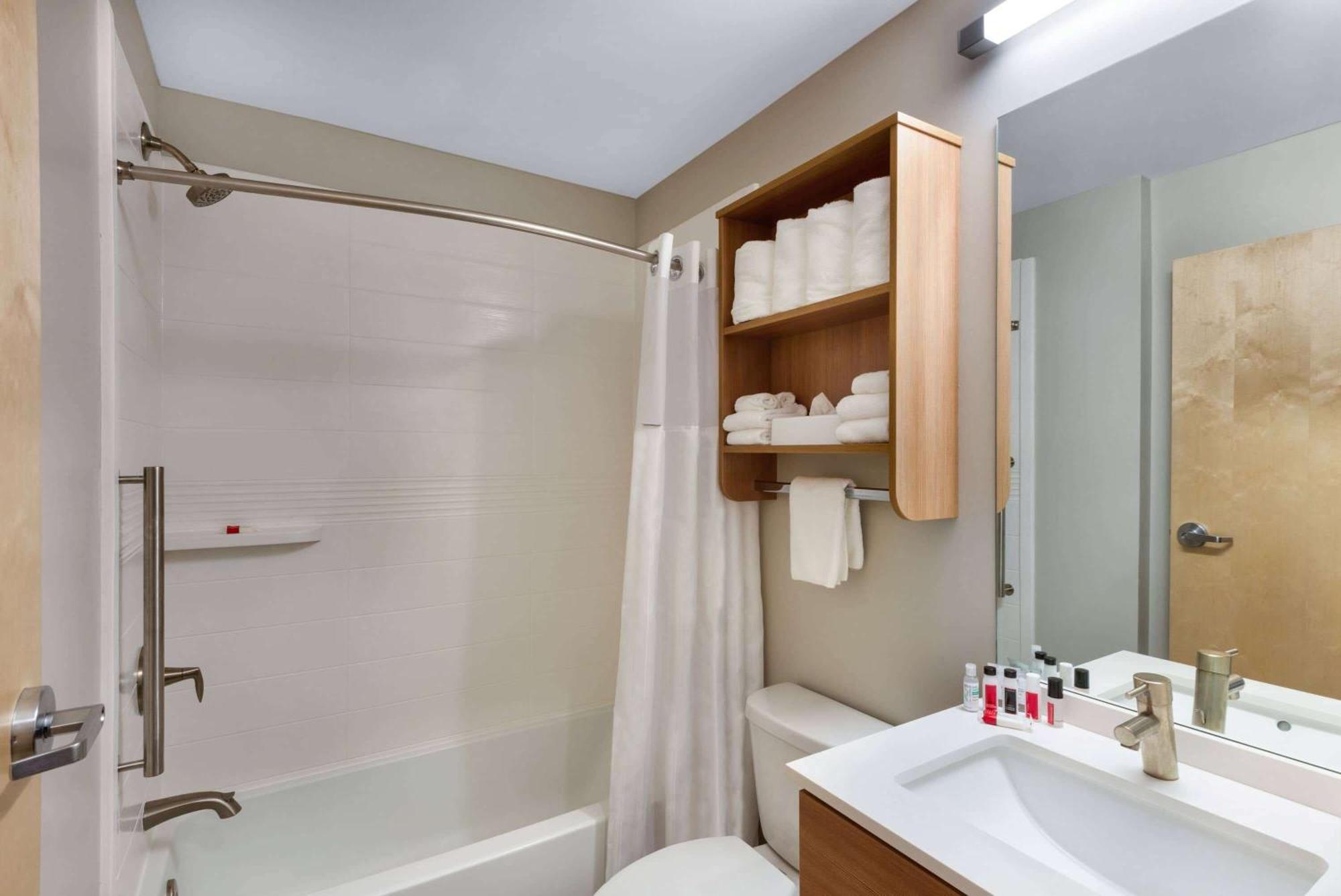 Queen Studio Suite with Mobility/Hearing Impaired Access - Non-Smoking