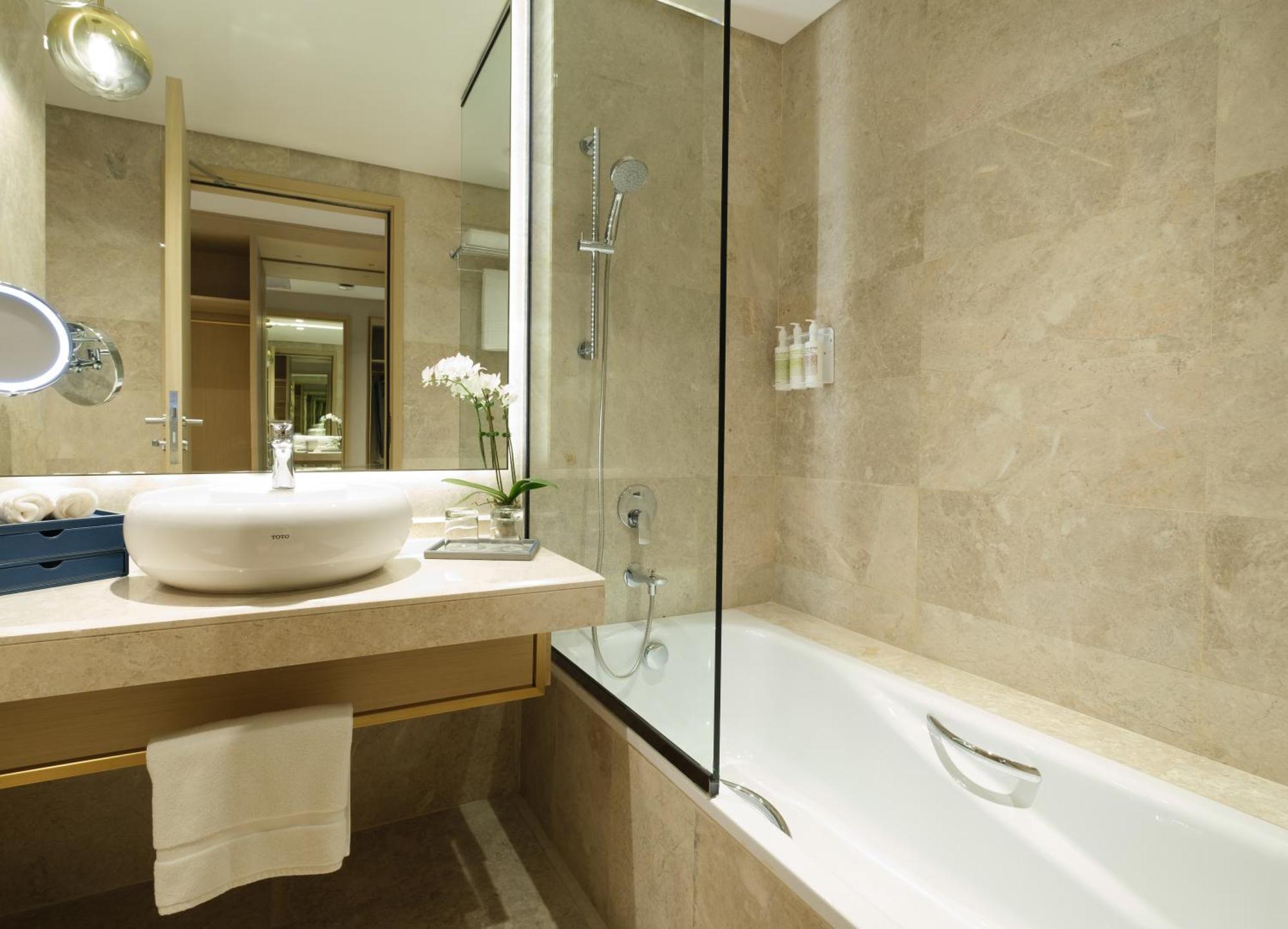 Three Bedroom Pool View Apartment