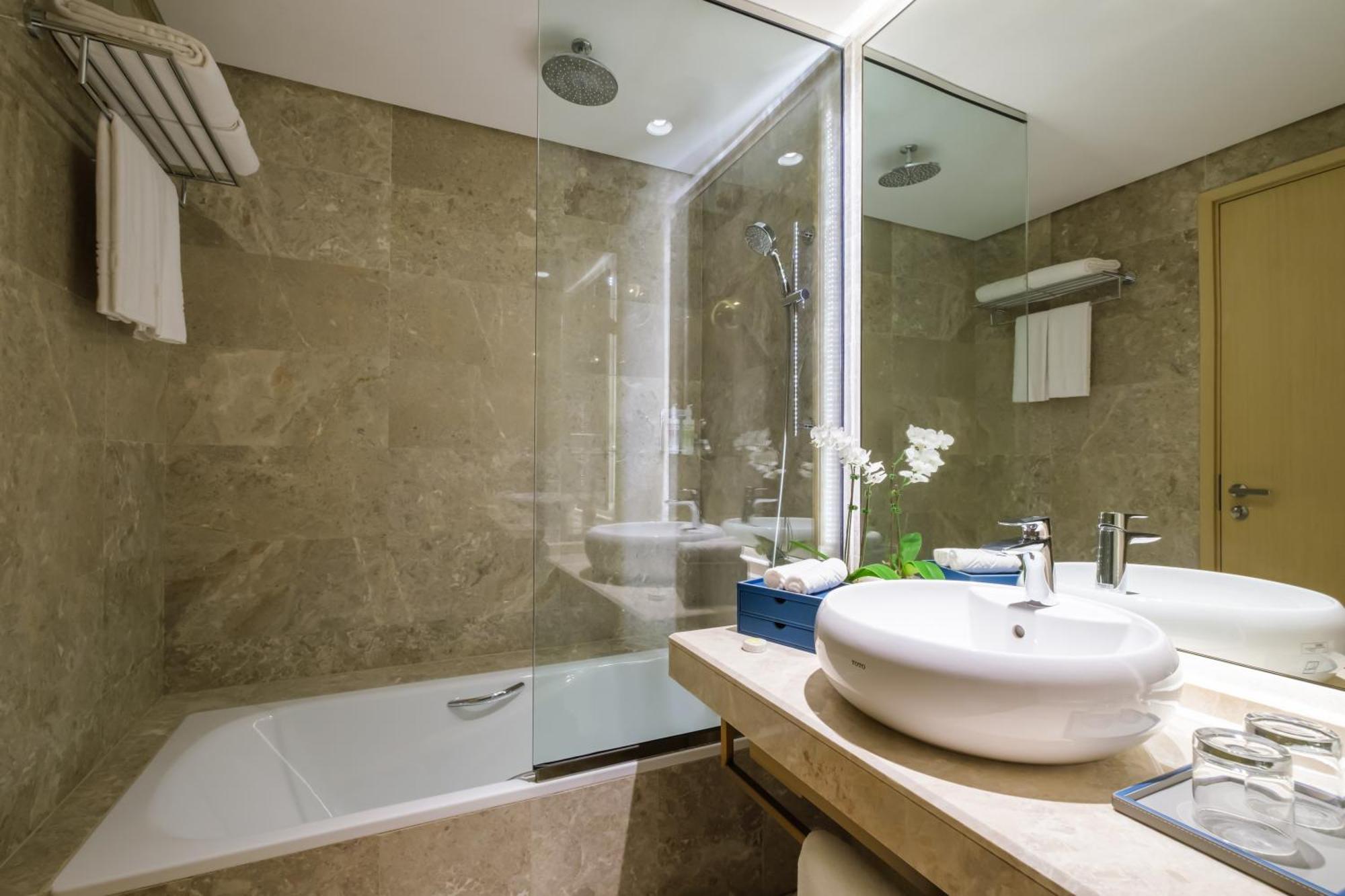 Three Bedroom Pool View Apartment