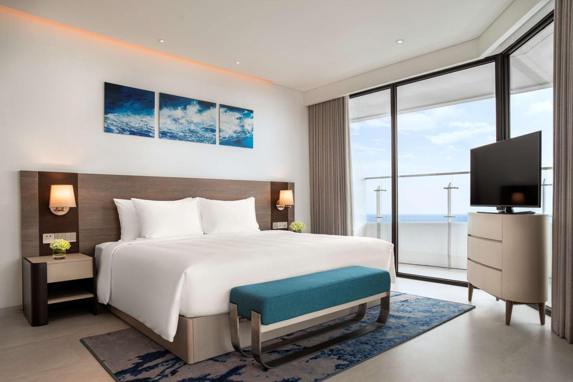 Executive Corner Suite with Ocean View and Lounge Access