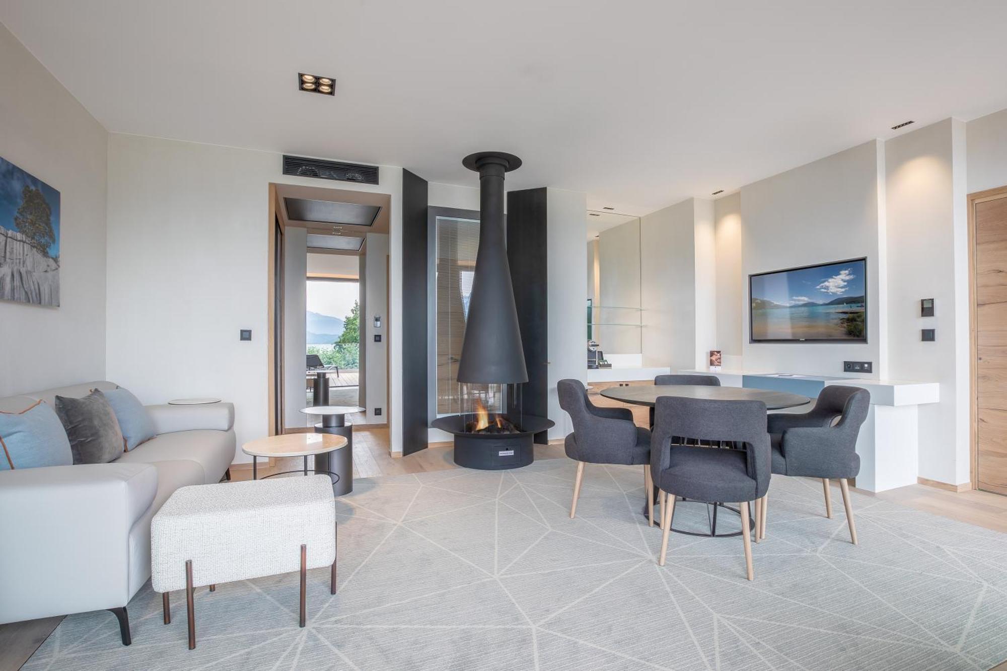Penthouse terrace Lake Side complimentary spa access