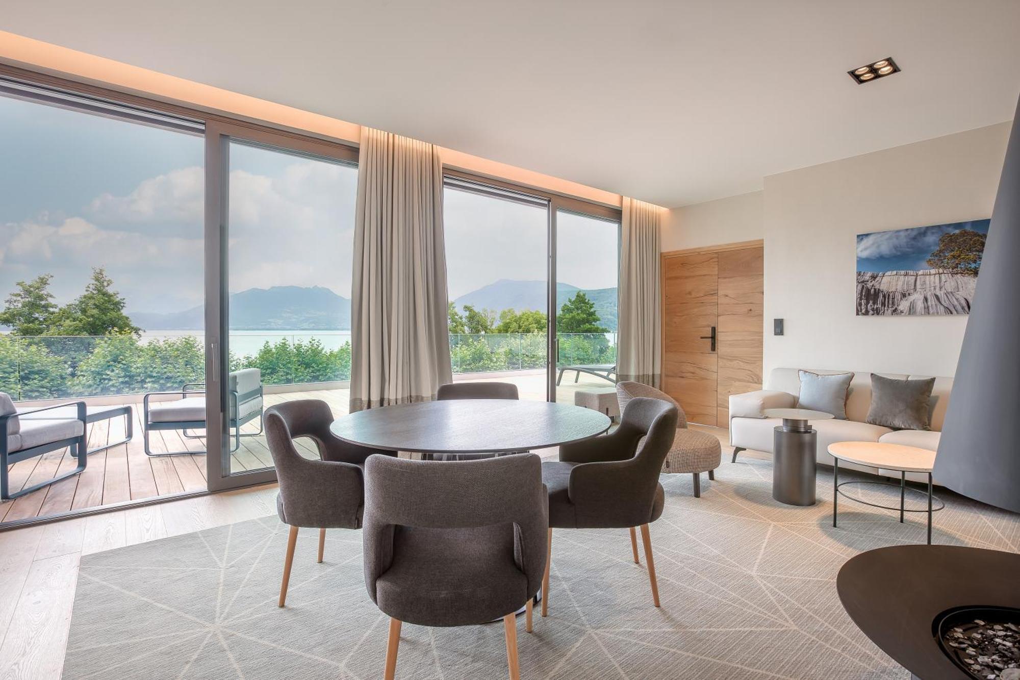 Penthouse terrace Lake Side complimentary spa access