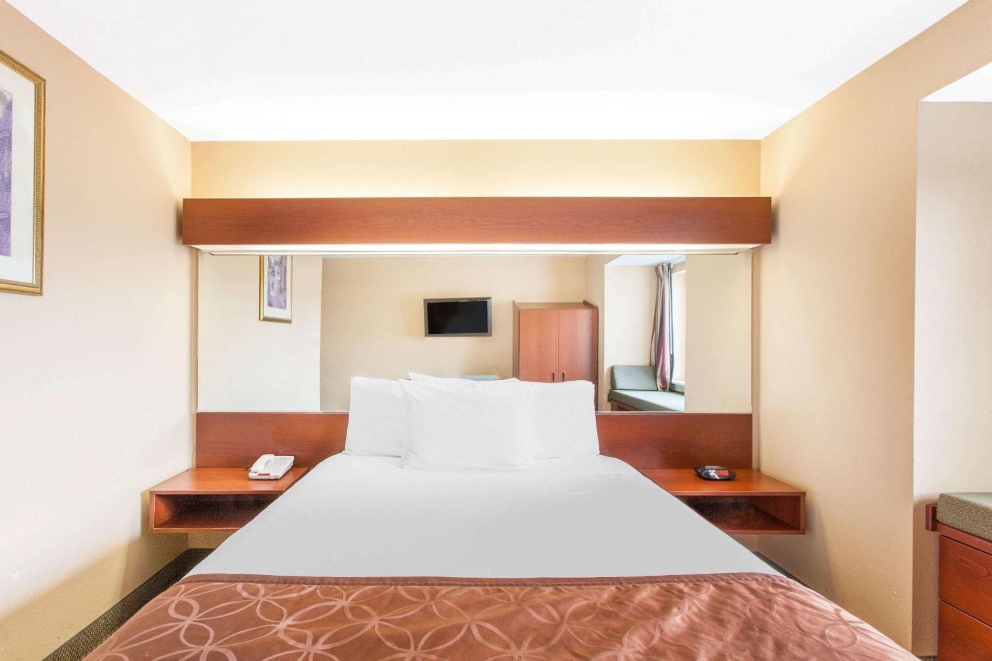2 Queen Beds, 2-Bedroom, Suite, Non-Smoking
