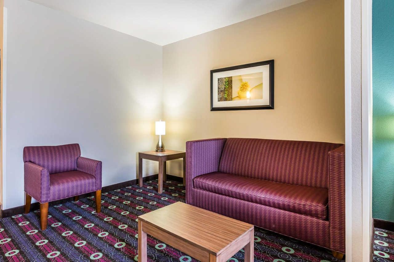 King Suite - Accessible/Non-Smoking