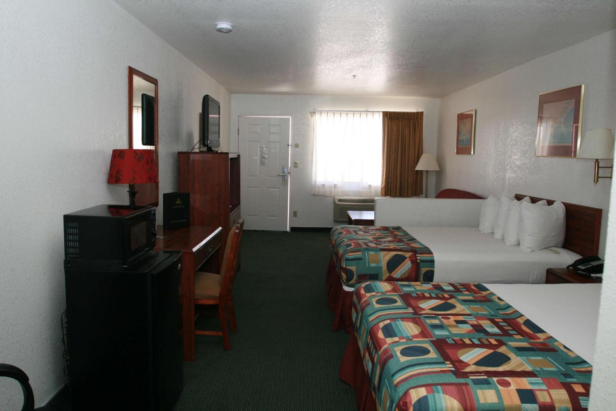 Queen Suite with Two Queen Beds - Non-Smoking