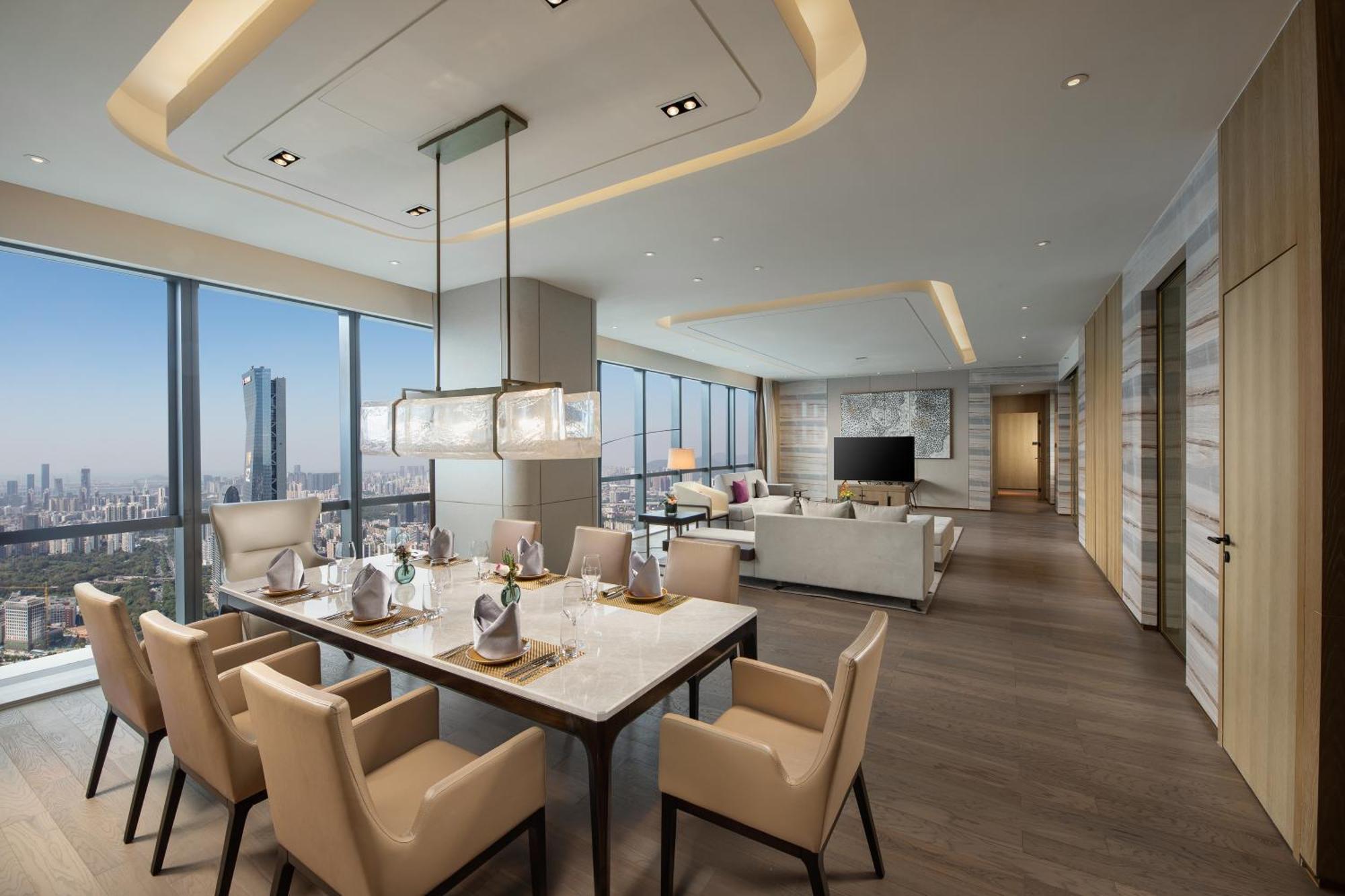 Presidential Suite with Lounge Access