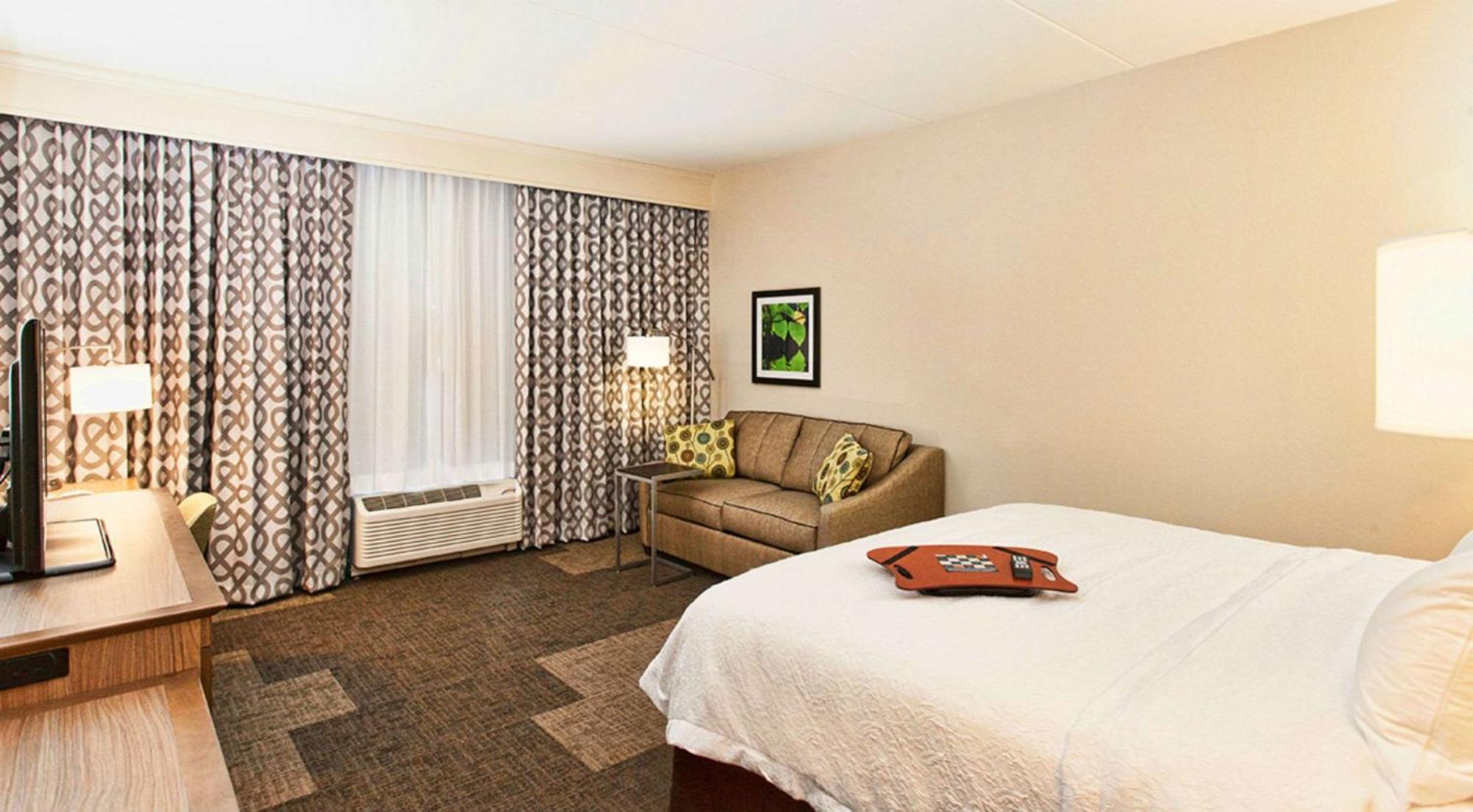 King Room with Sofa Bed - Non-Smoking