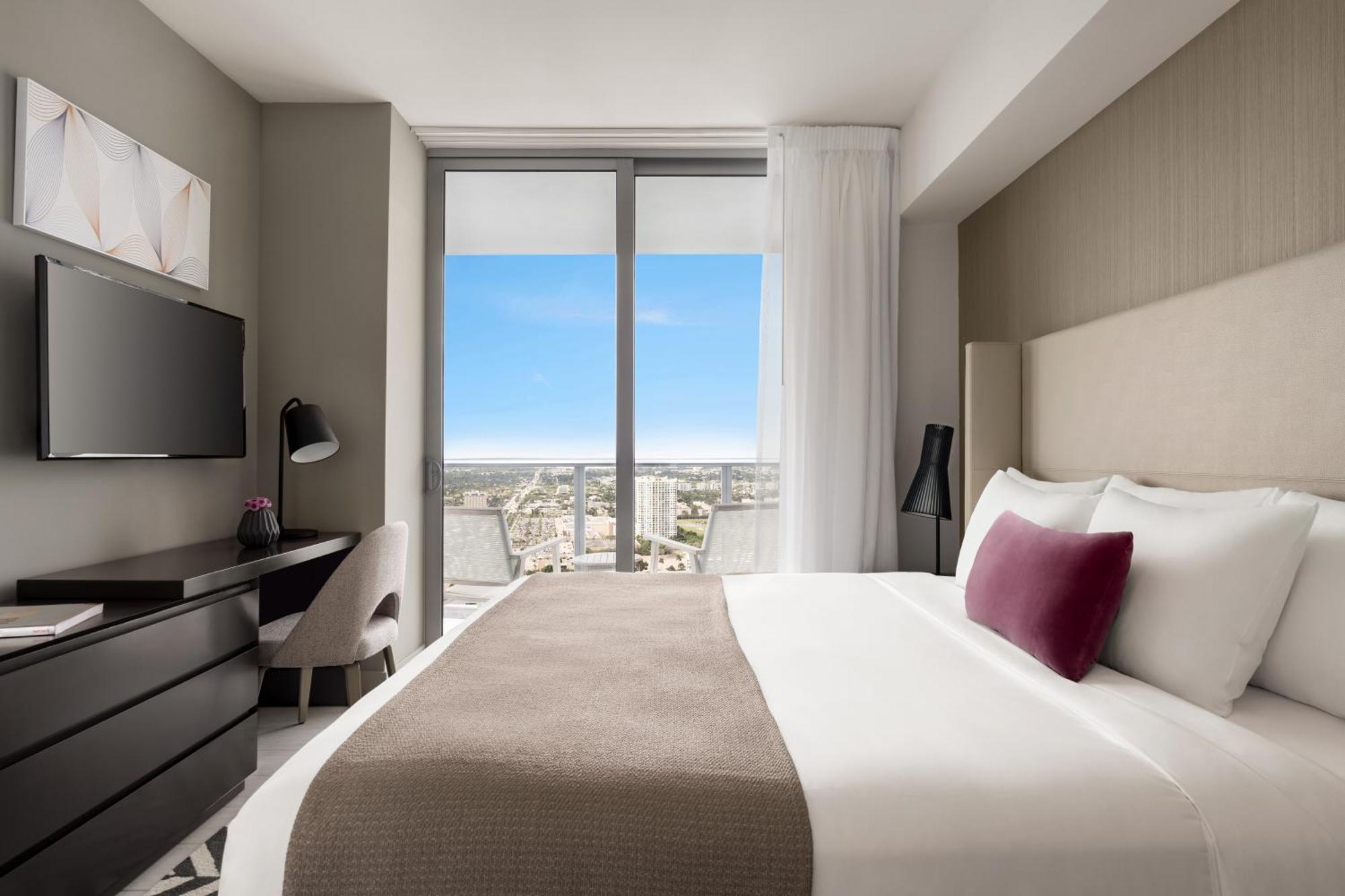 1 Bedroom Suite Intracoastal or City Views Kitchen