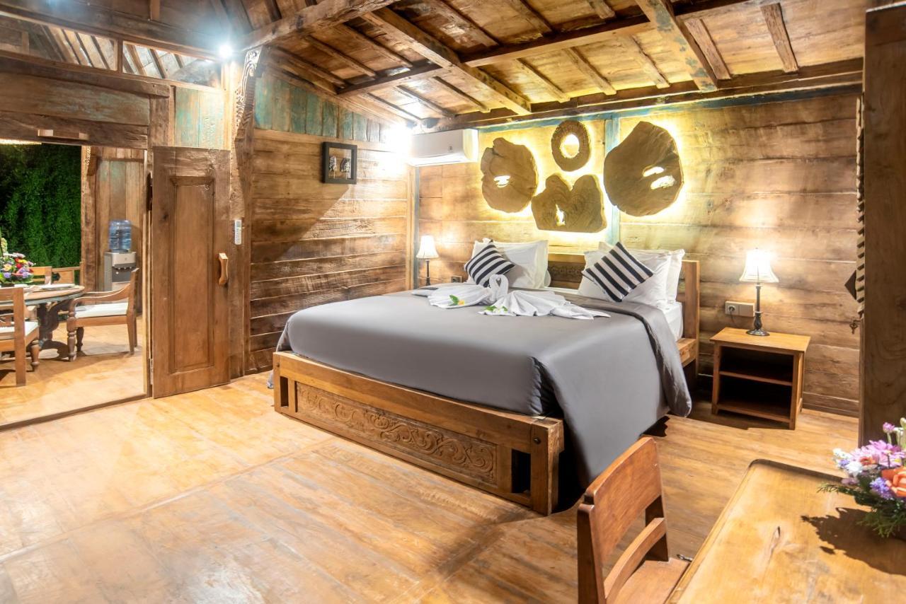 King Room with Balcony
