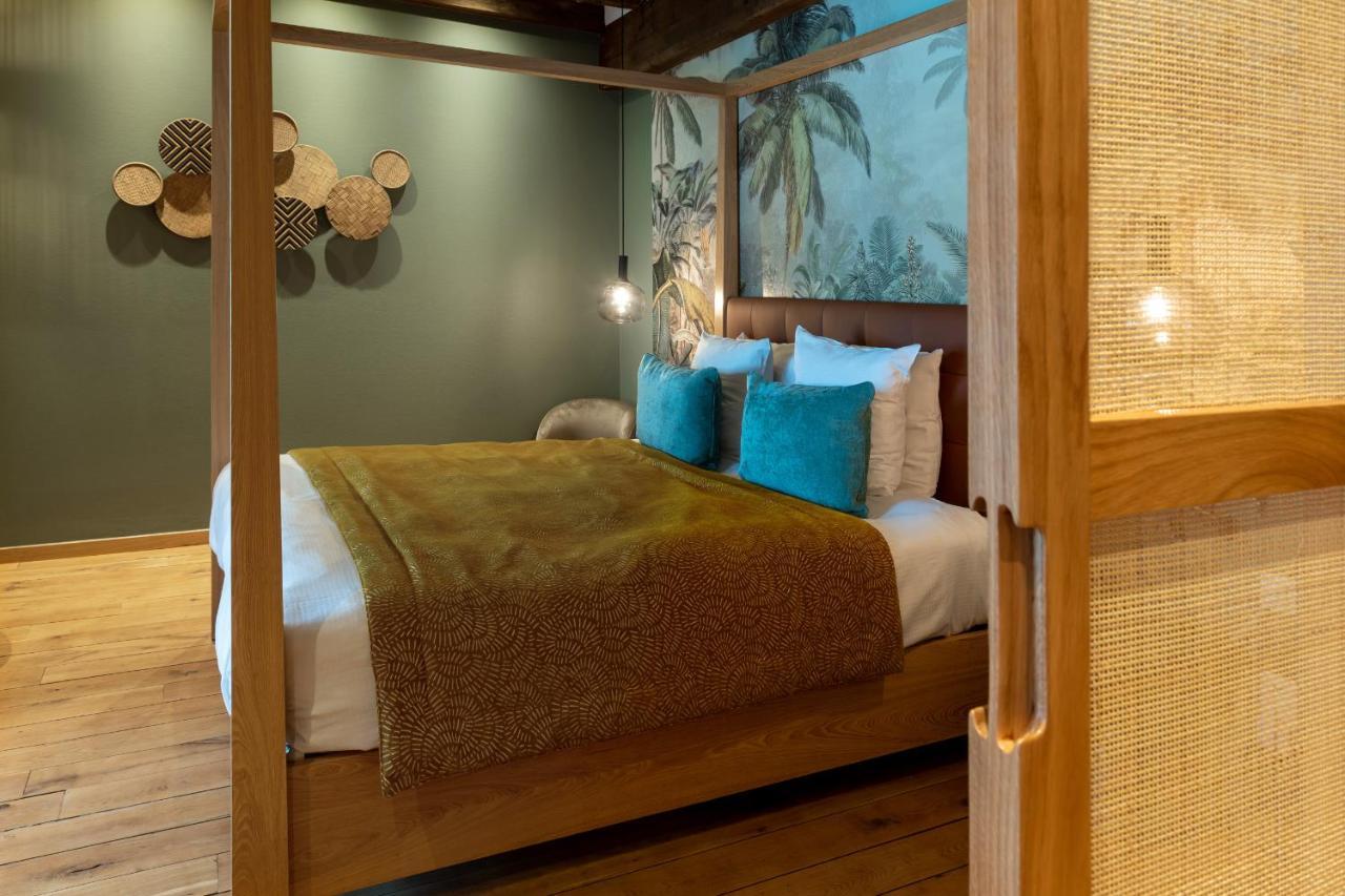 Deluxe Suite canal view