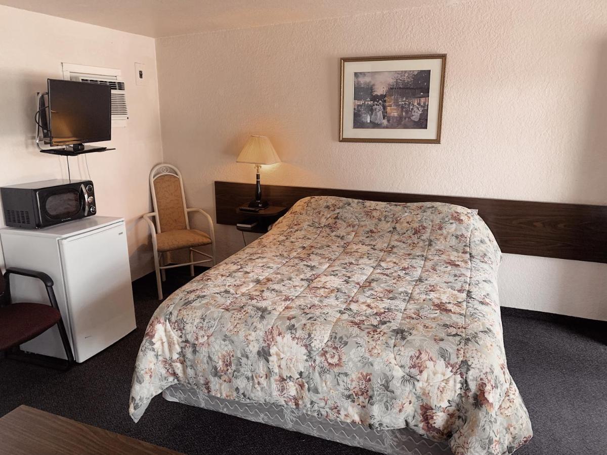 Standard Queen Room
