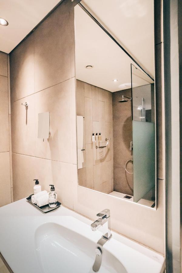 Trademark Twin City View Room