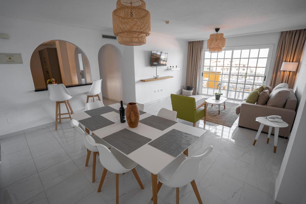Deluxe Suite mit 3 Schlafzimmern, Meerblick und Terrasse