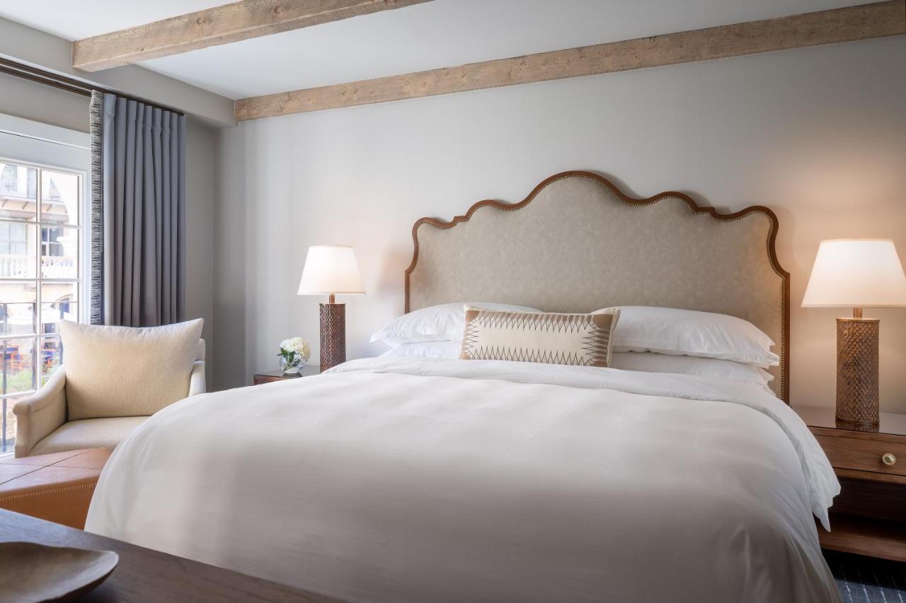 Premium Riverview Parlor Suite