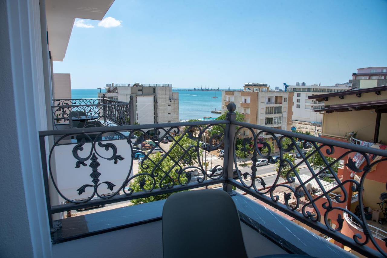 Deluxe tweepersoonskamer met balkon en uitzicht op zee