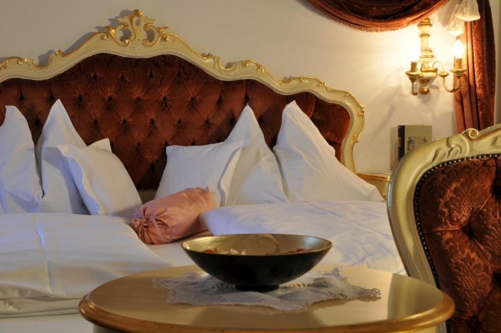 Doppel- oder Zweibettzimmer
