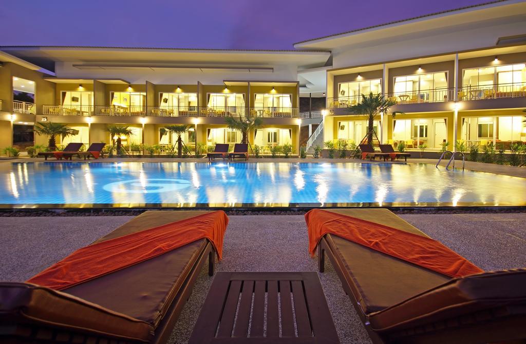Double Room with Pool View