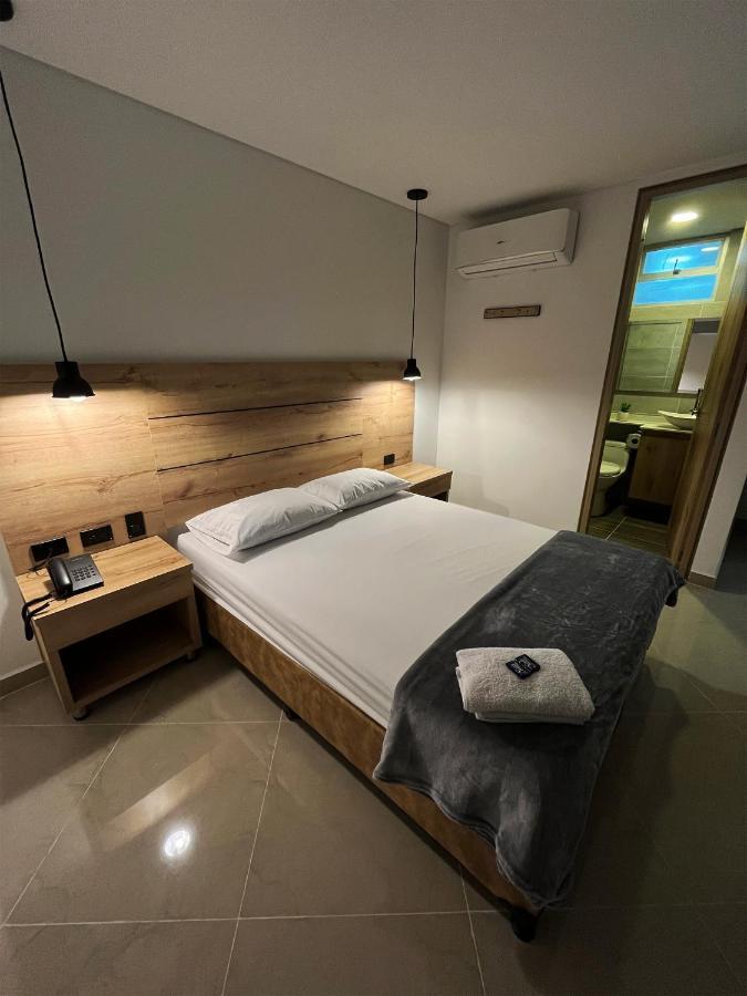 Standard Queen Room