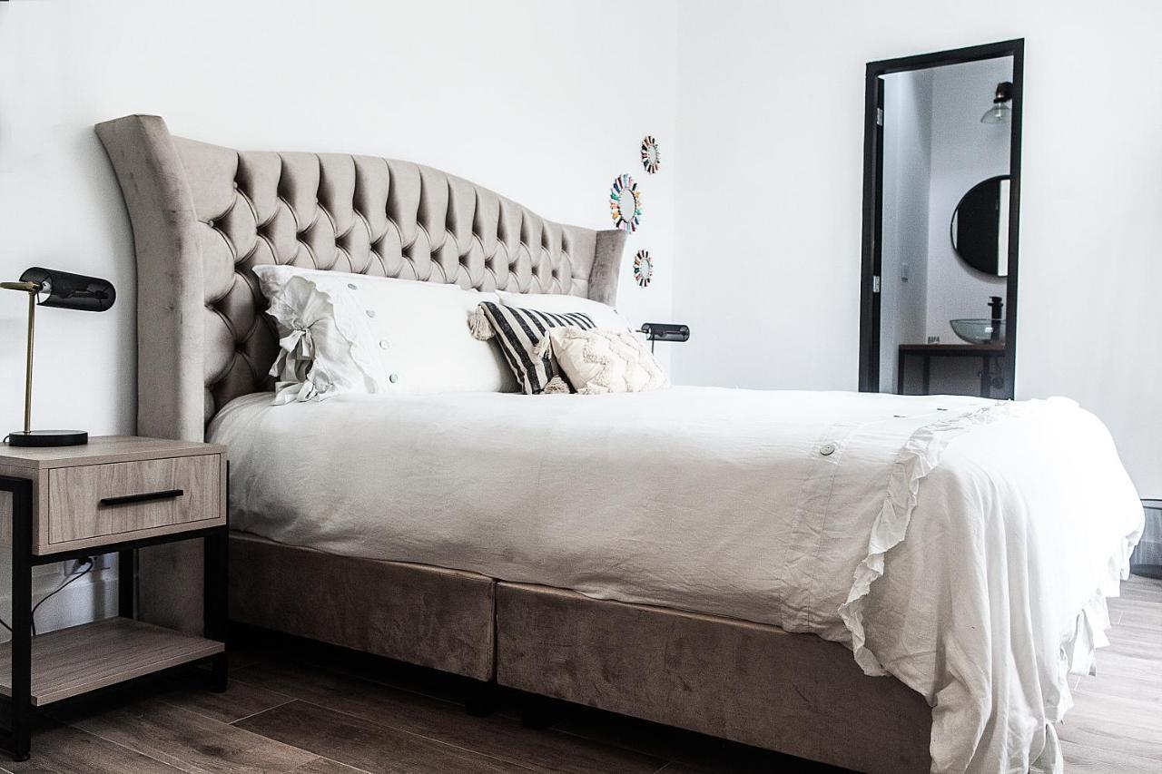 Deluxe King Suite with Sofa Bed