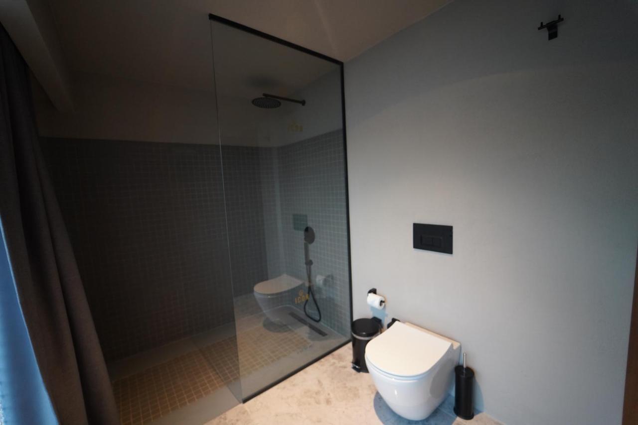 Suite mit Kingsize-Bett und Balkon